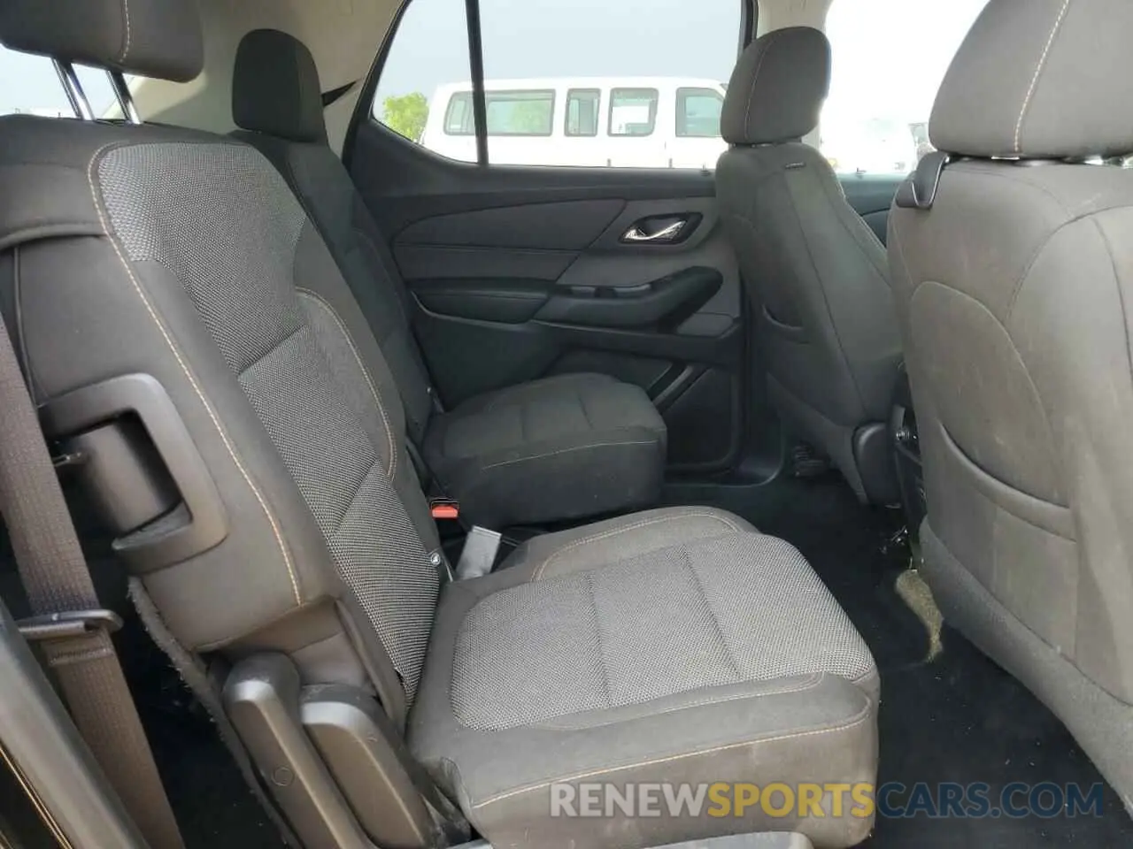 11 Photograph of a damaged car 1GNERGKW0KJ318243 CHEVROLET TRAVERSE 2019