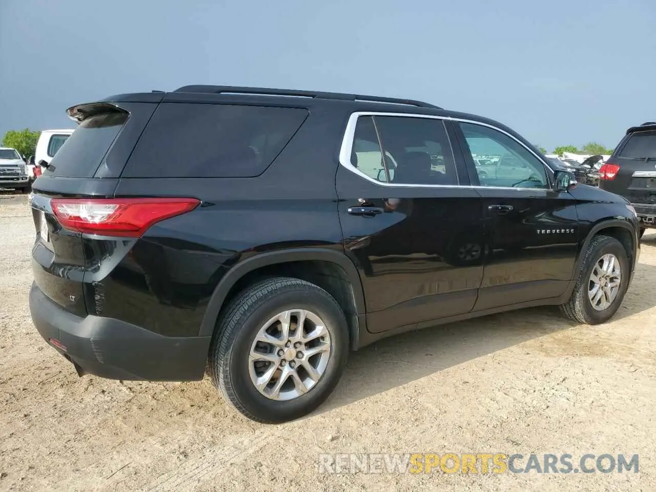 3 Photograph of a damaged car 1GNERGKW0KJ318243 CHEVROLET TRAVERSE 2019