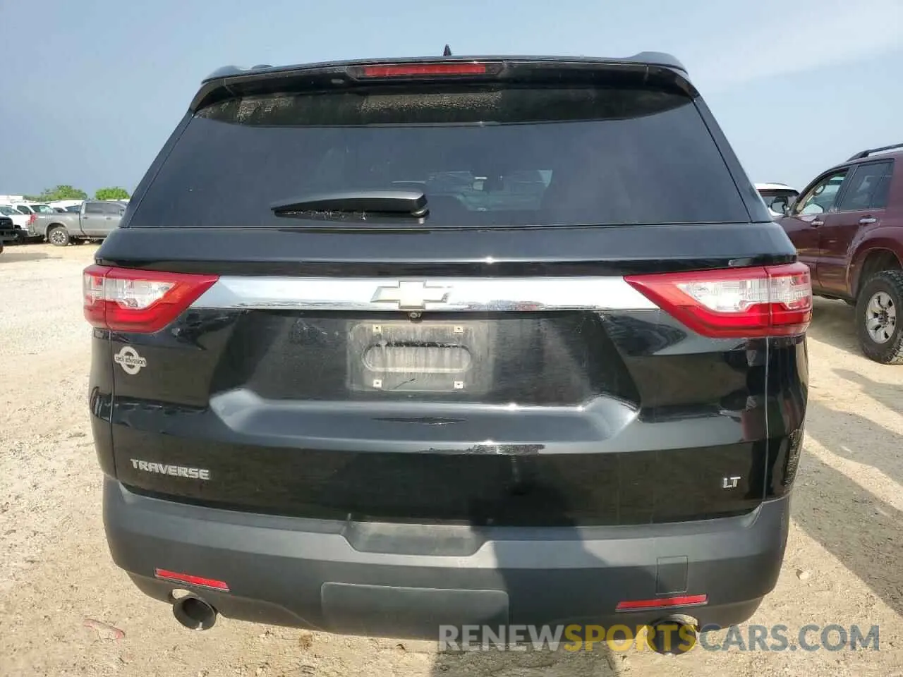 6 Photograph of a damaged car 1GNERGKW0KJ318243 CHEVROLET TRAVERSE 2019