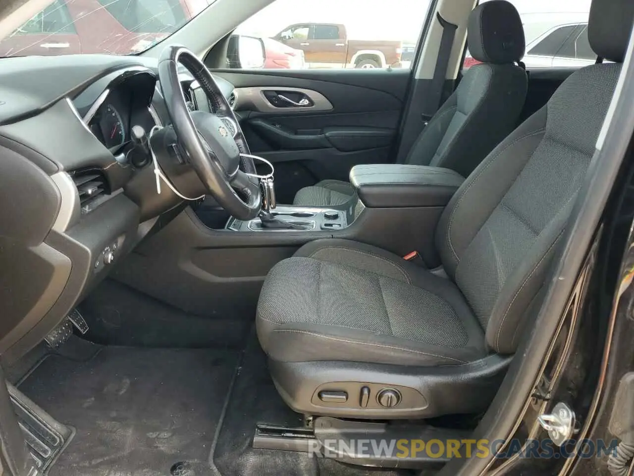 7 Photograph of a damaged car 1GNERGKW0KJ318243 CHEVROLET TRAVERSE 2019