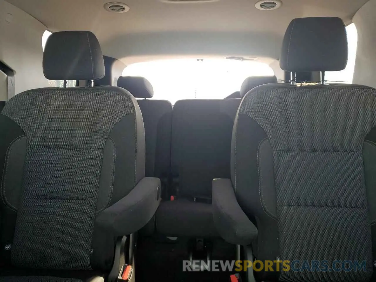 10 Photograph of a damaged car 1GNERGKW1KJ100280 CHEVROLET TRAVERSE 2019