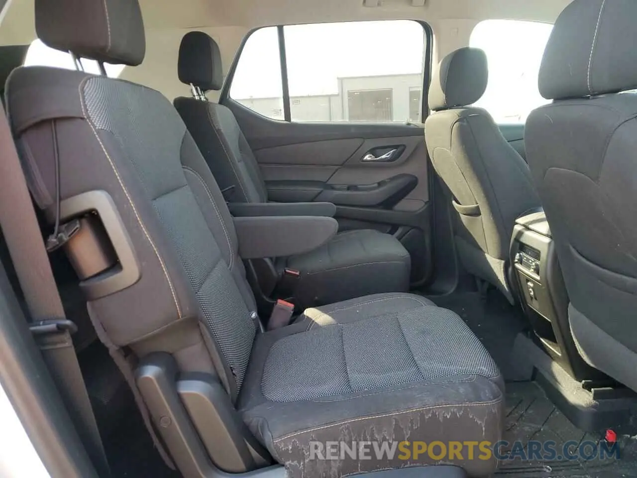12 Photograph of a damaged car 1GNERGKW1KJ100280 CHEVROLET TRAVERSE 2019