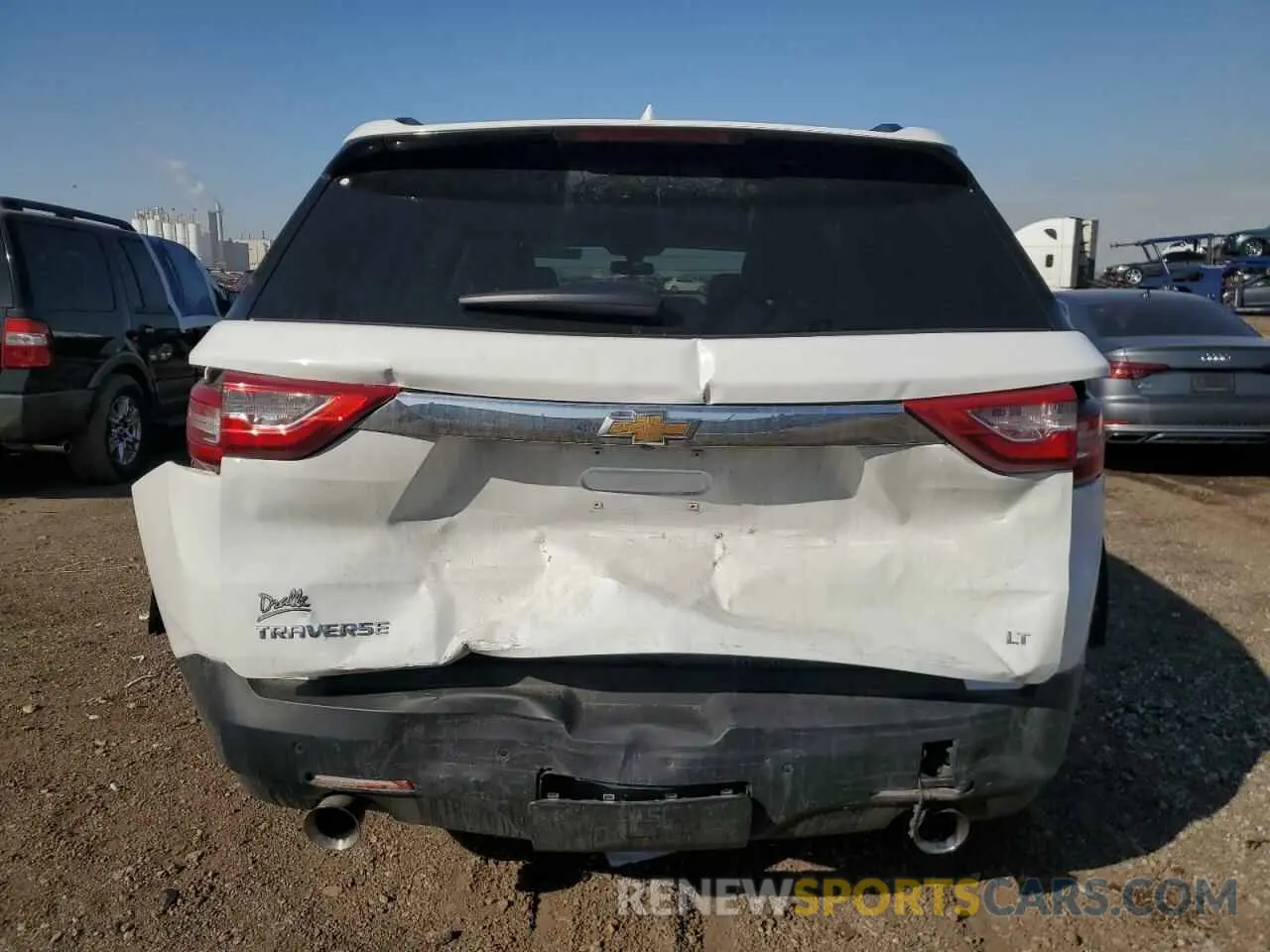6 Photograph of a damaged car 1GNERGKW1KJ100280 CHEVROLET TRAVERSE 2019