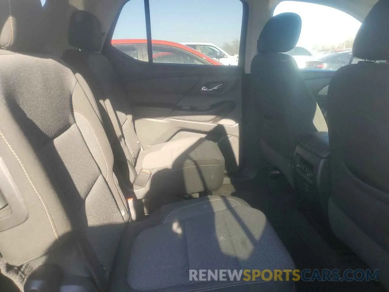 11 Photograph of a damaged car 1GNERGKW1KJ130525 CHEVROLET TRAVERSE 2019