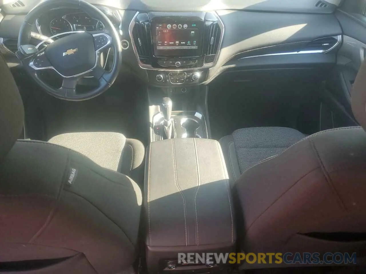 8 Photograph of a damaged car 1GNERGKW1KJ130525 CHEVROLET TRAVERSE 2019