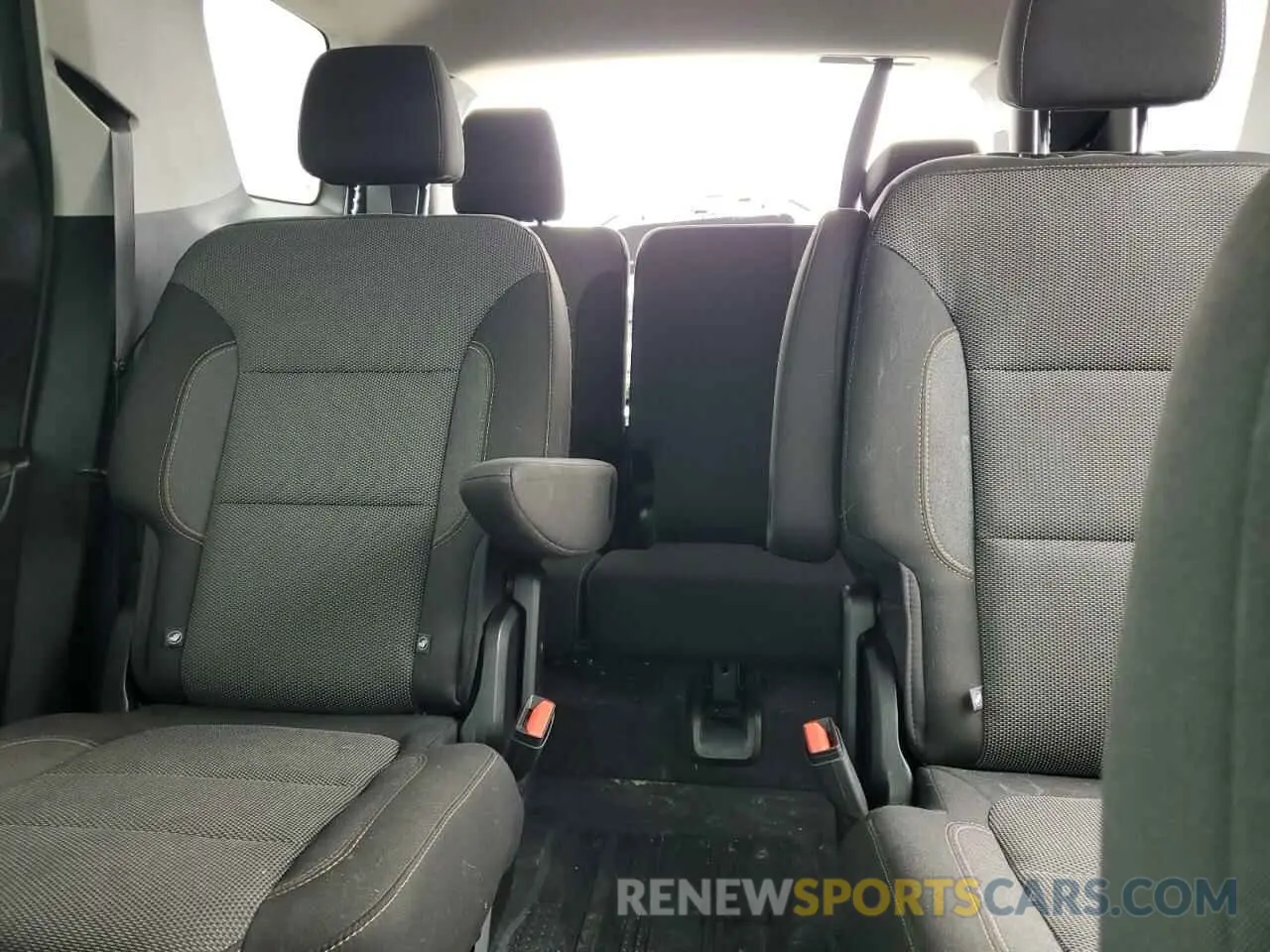 10 Photograph of a damaged car 1GNERGKW1KJ163671 CHEVROLET TRAVERSE 2019
