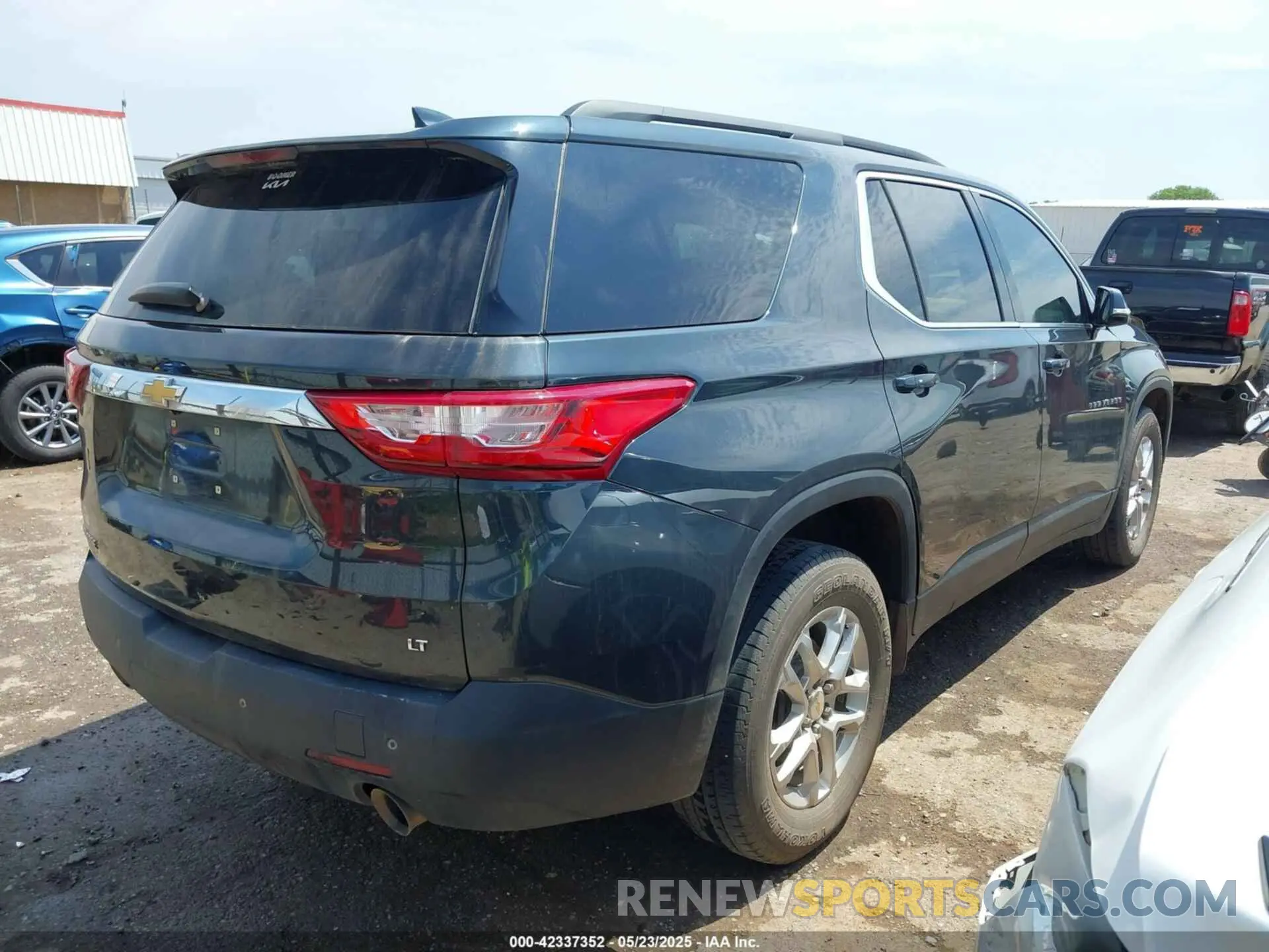 4 Photograph of a damaged car 1GNERGKW1KJ187369 CHEVROLET TRAVERSE 2019
