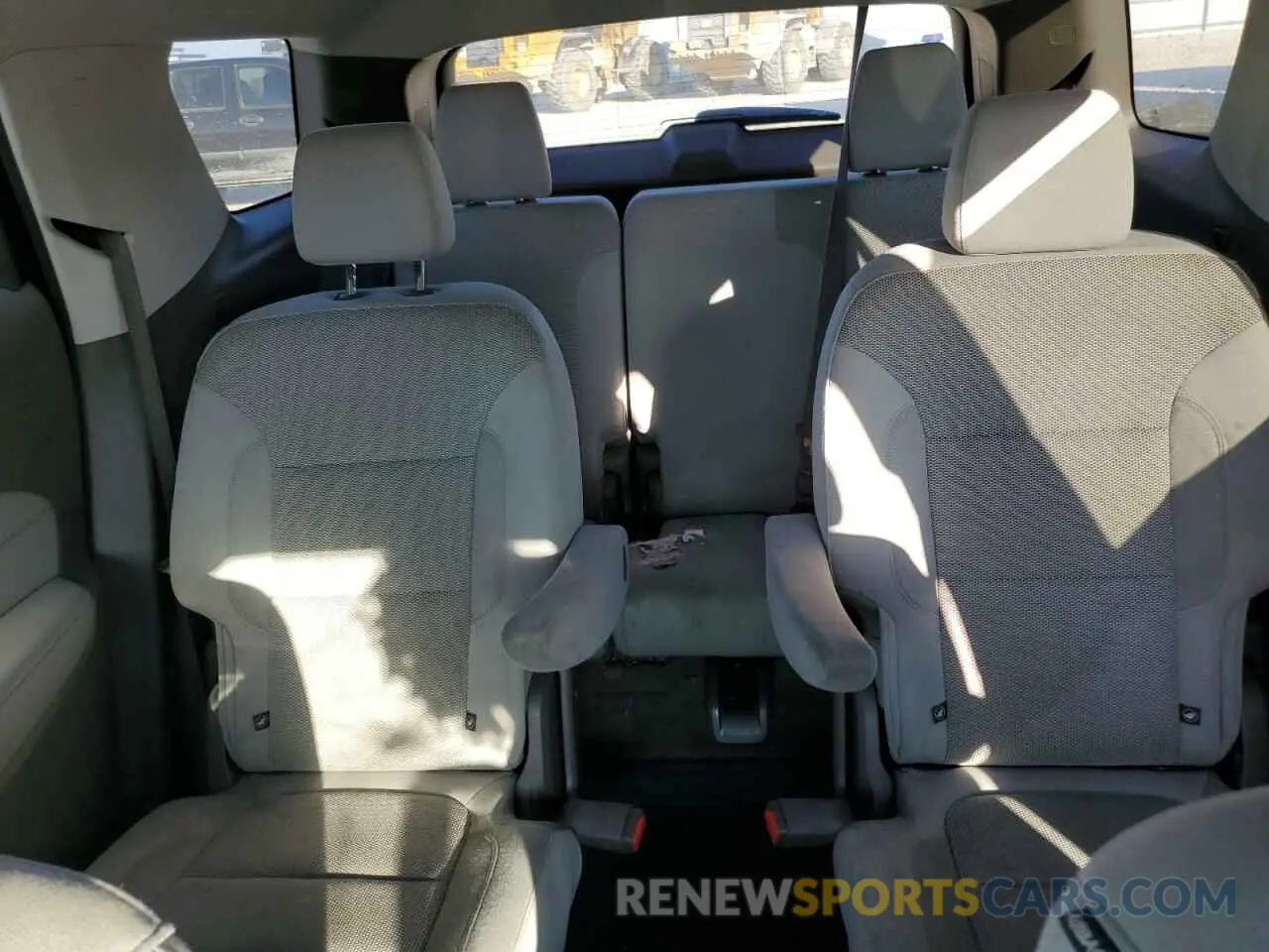 10 Photograph of a damaged car 1GNERGKW1KJ212867 CHEVROLET TRAVERSE 2019
