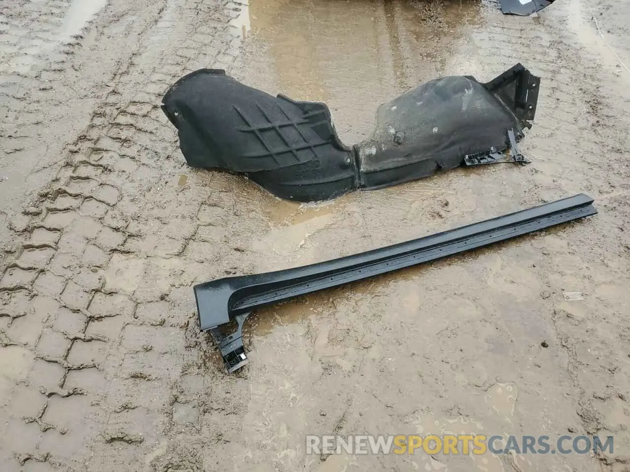 13 Photograph of a damaged car 1GNERGKW1KJ277847 CHEVROLET TRAVERSE 2019