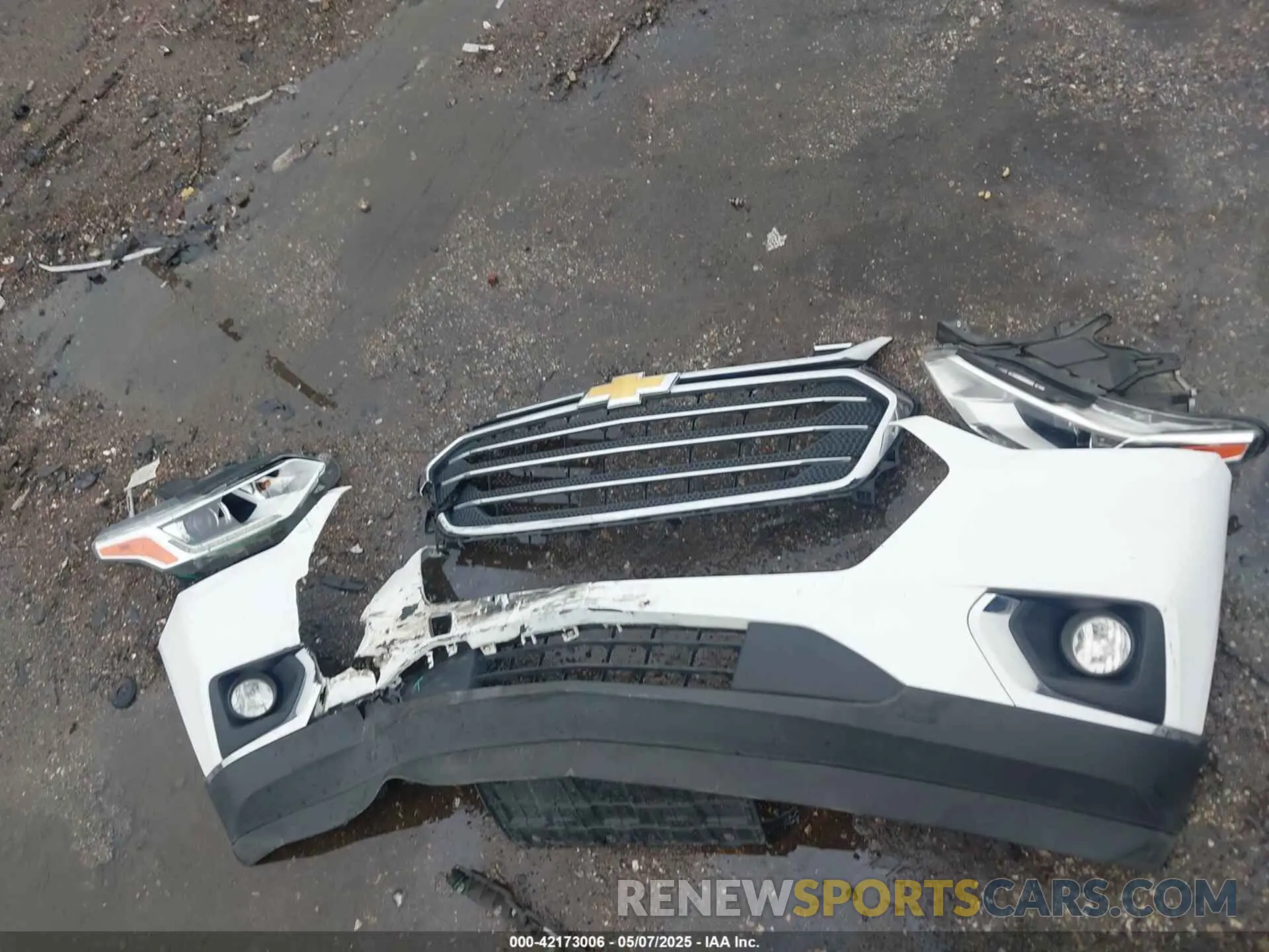 12 Photograph of a damaged car 1GNERGKW2KJ128010 CHEVROLET TRAVERSE 2019