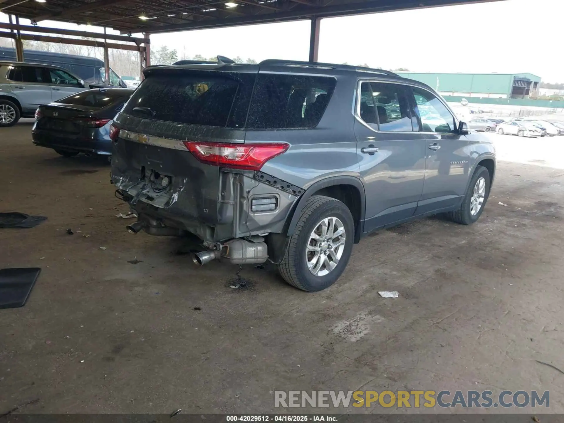 4 Photograph of a damaged car 1GNERGKW2KJ134096 CHEVROLET TRAVERSE 2019