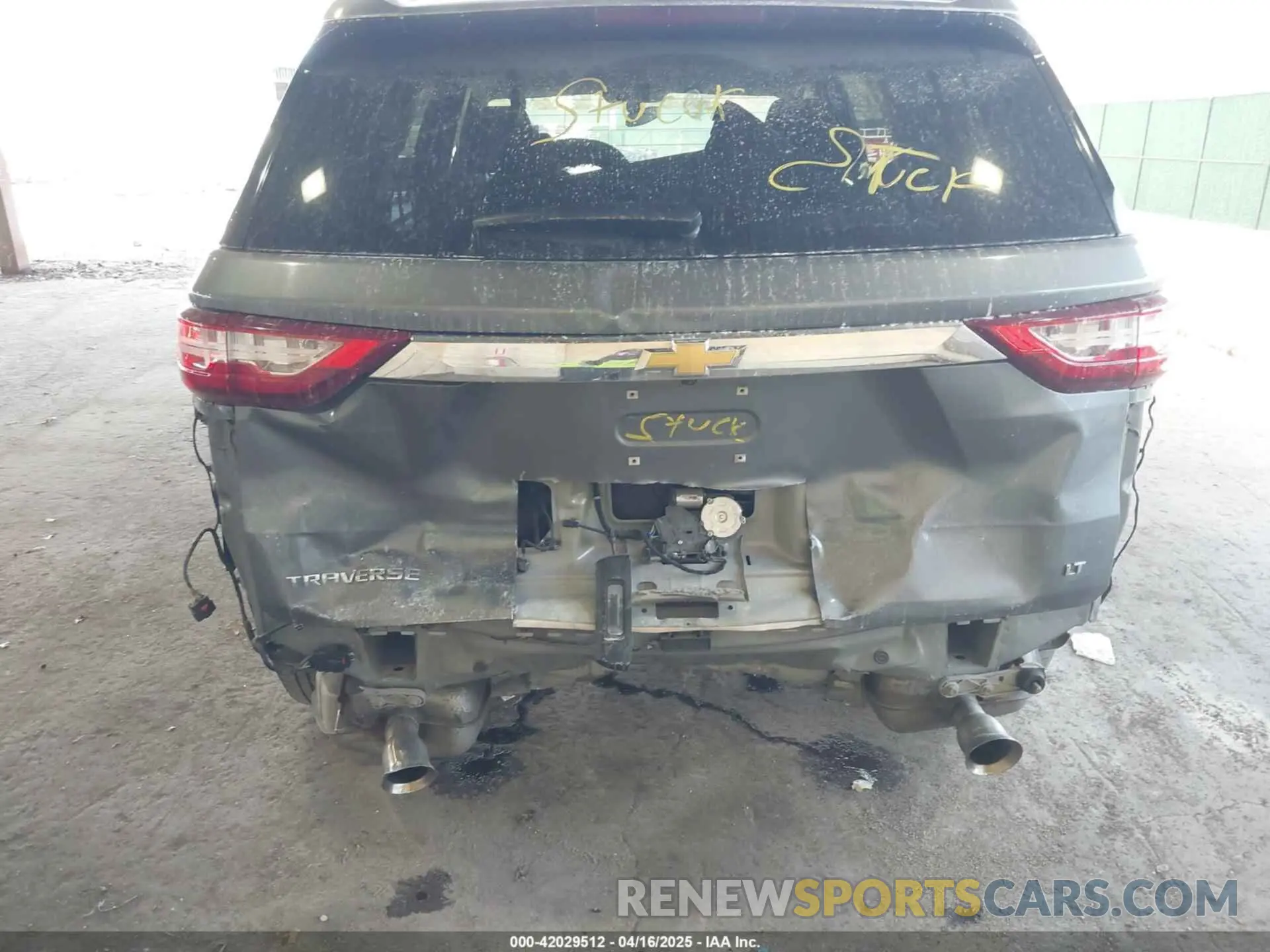 6 Photograph of a damaged car 1GNERGKW2KJ134096 CHEVROLET TRAVERSE 2019