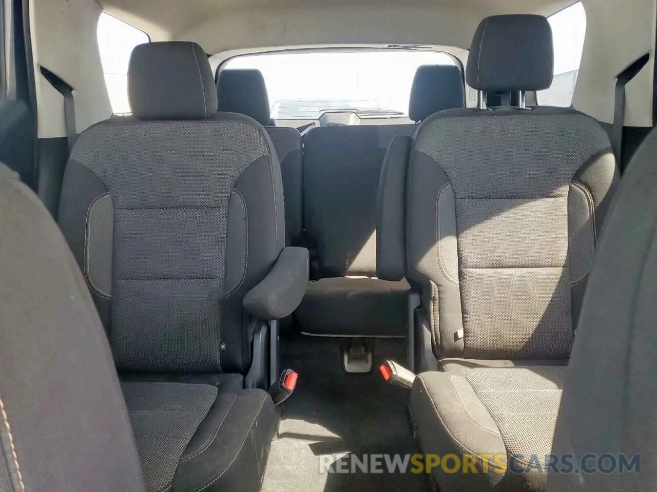 10 Photograph of a damaged car 1GNERGKW2KJ163789 CHEVROLET TRAVERSE 2019