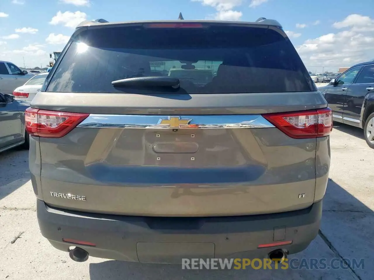 6 Photograph of a damaged car 1GNERGKW2KJ163789 CHEVROLET TRAVERSE 2019