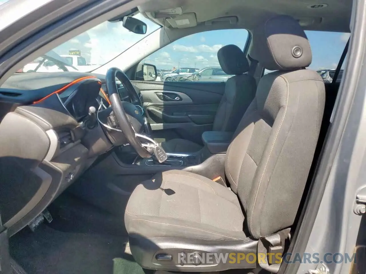 7 Photograph of a damaged car 1GNERGKW2KJ163789 CHEVROLET TRAVERSE 2019