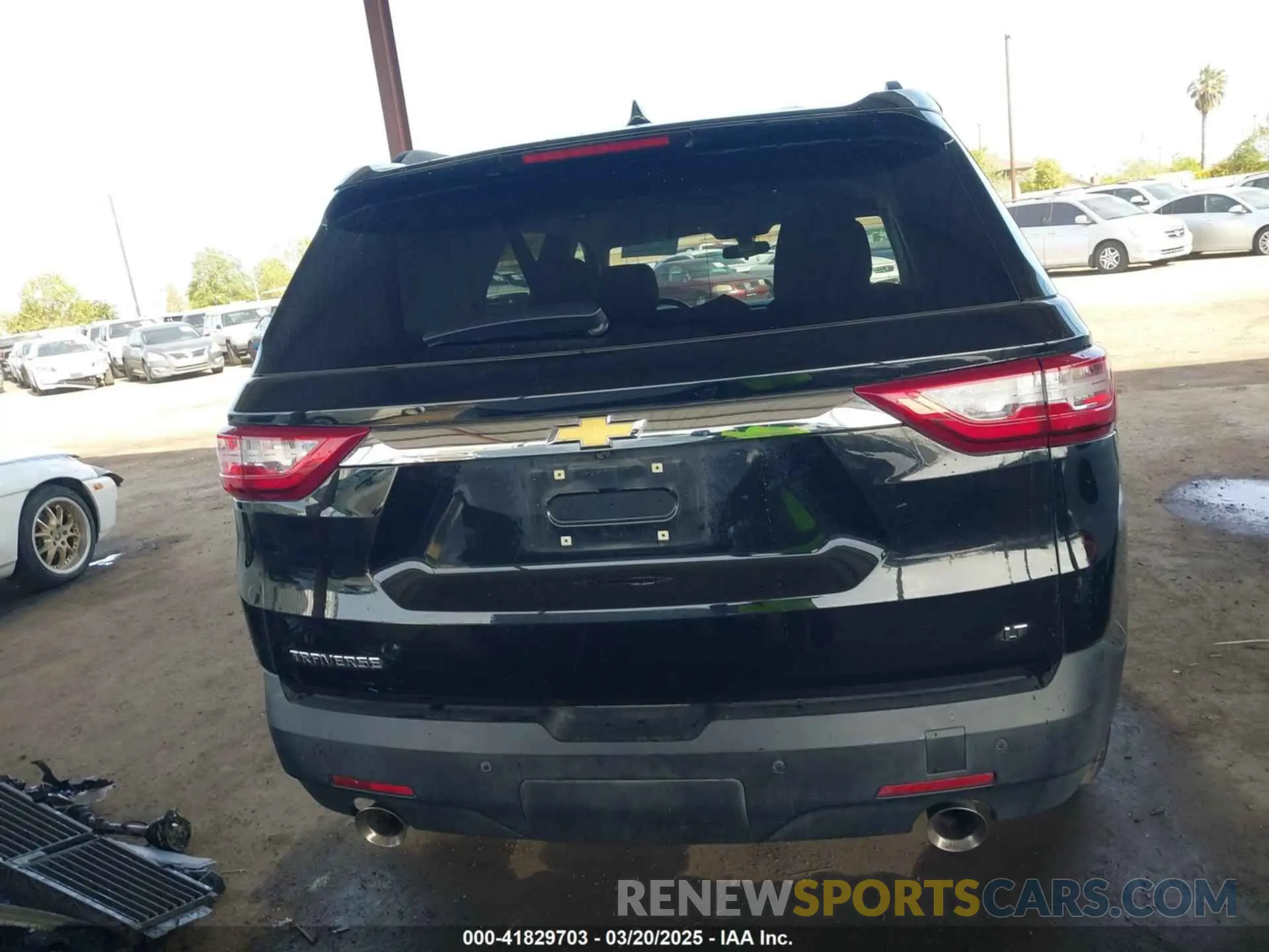 17 Photograph of a damaged car 1GNERGKW2KJ171732 CHEVROLET TRAVERSE 2019