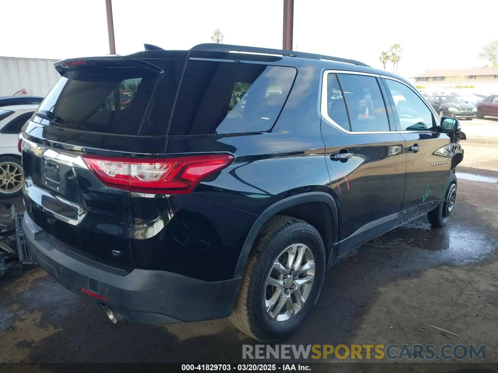 4 Photograph of a damaged car 1GNERGKW2KJ171732 CHEVROLET TRAVERSE 2019