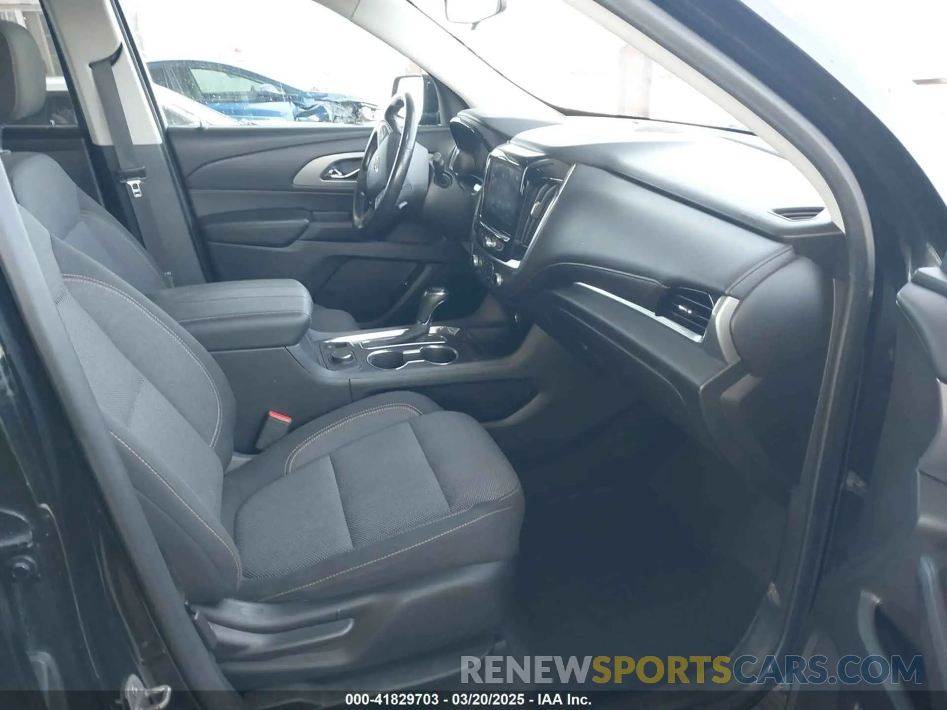 5 Photograph of a damaged car 1GNERGKW2KJ171732 CHEVROLET TRAVERSE 2019