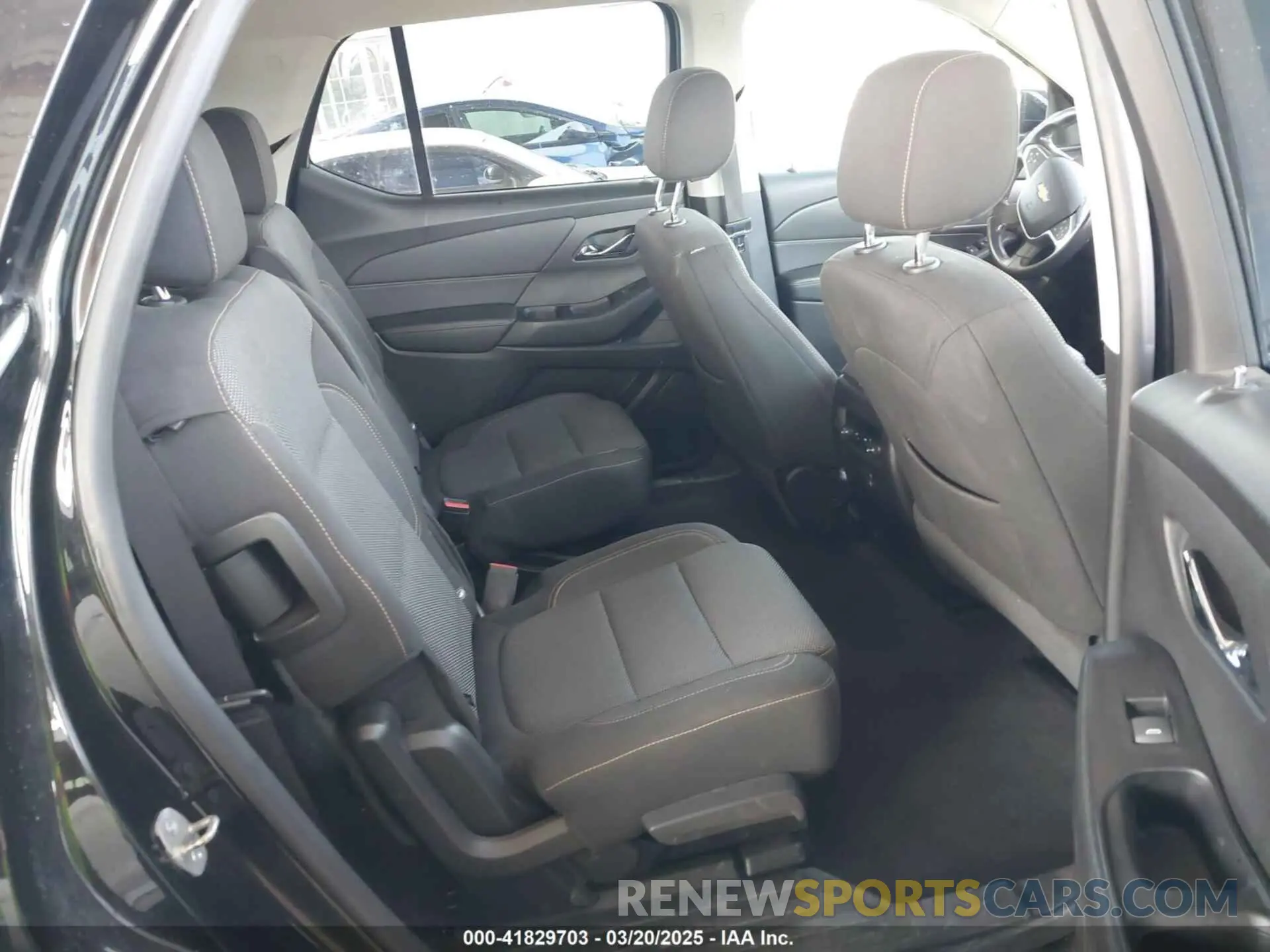 8 Photograph of a damaged car 1GNERGKW2KJ171732 CHEVROLET TRAVERSE 2019