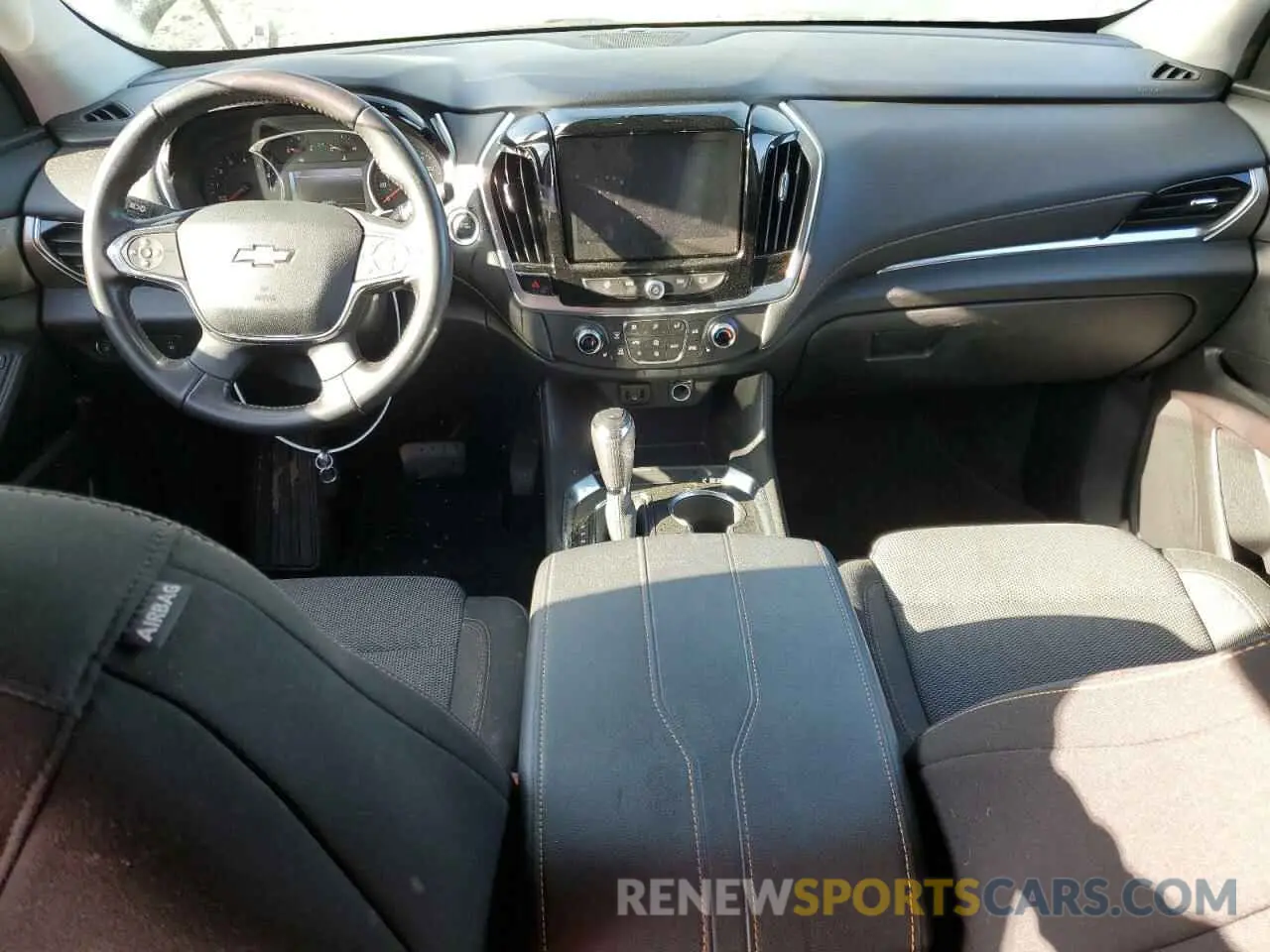 8 Photograph of a damaged car 1GNERGKW2KJ199997 CHEVROLET TRAVERSE 2019