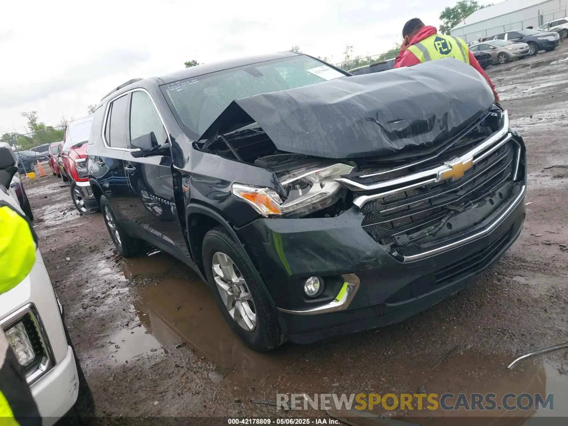 1 Photograph of a damaged car 1GNERGKW2KJ225269 CHEVROLET TRAVERSE 2019