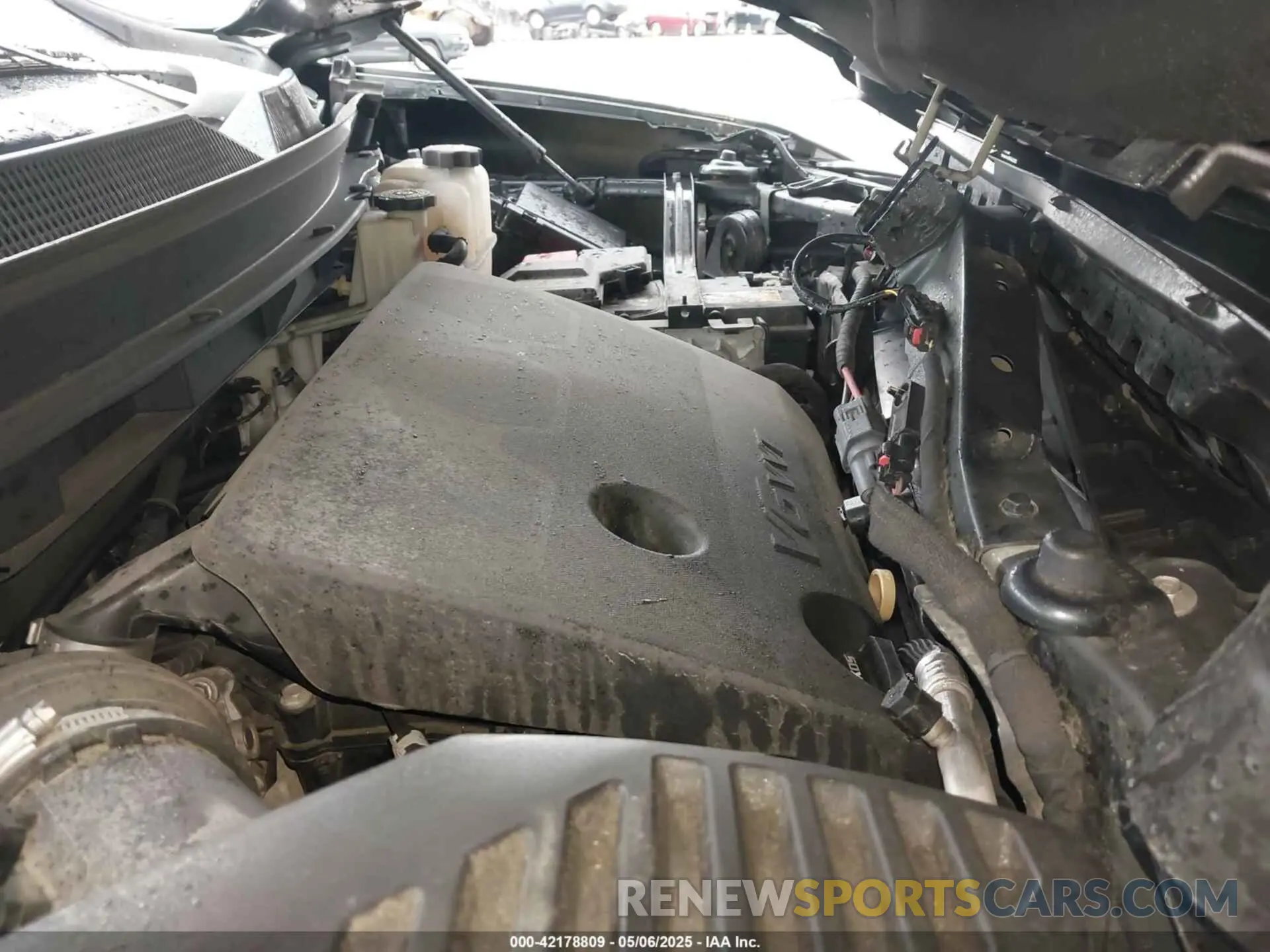 10 Photograph of a damaged car 1GNERGKW2KJ225269 CHEVROLET TRAVERSE 2019