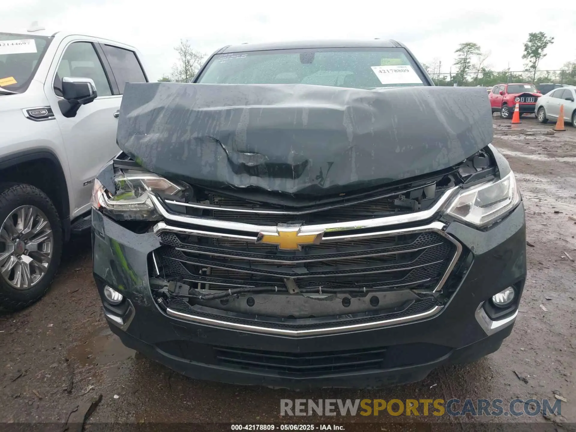 12 Photograph of a damaged car 1GNERGKW2KJ225269 CHEVROLET TRAVERSE 2019