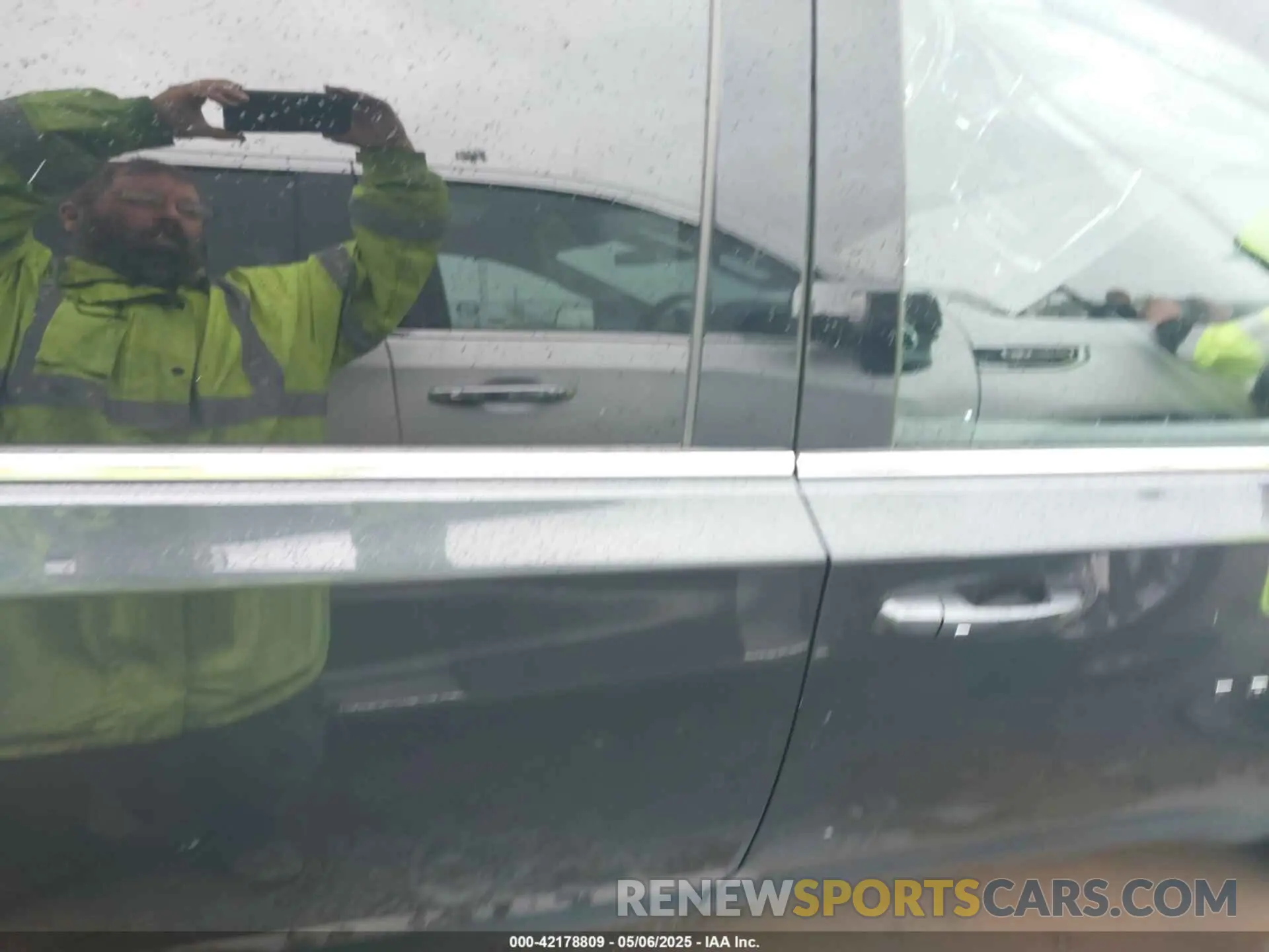 13 Photograph of a damaged car 1GNERGKW2KJ225269 CHEVROLET TRAVERSE 2019