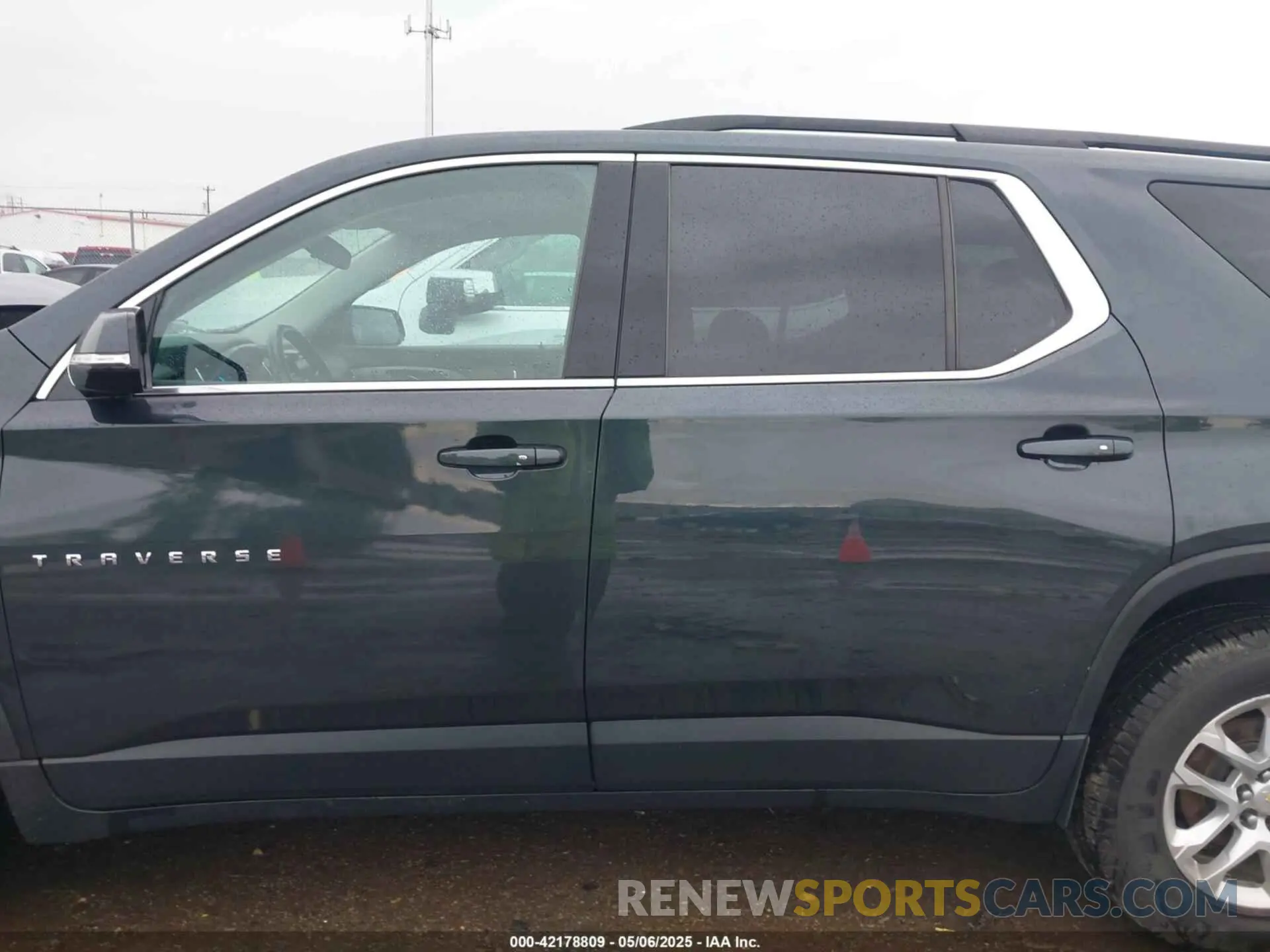 14 Photograph of a damaged car 1GNERGKW2KJ225269 CHEVROLET TRAVERSE 2019