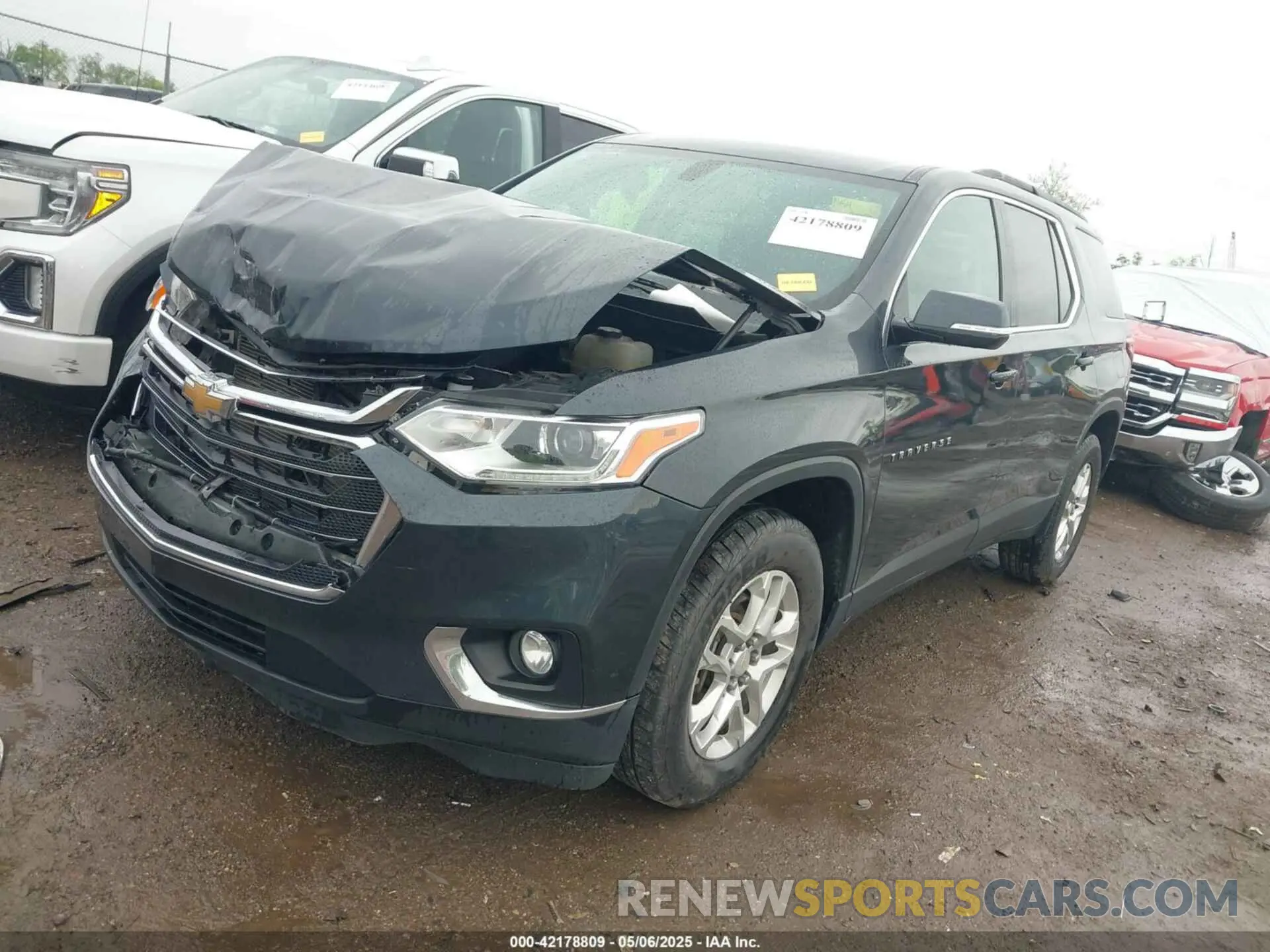 2 Photograph of a damaged car 1GNERGKW2KJ225269 CHEVROLET TRAVERSE 2019
