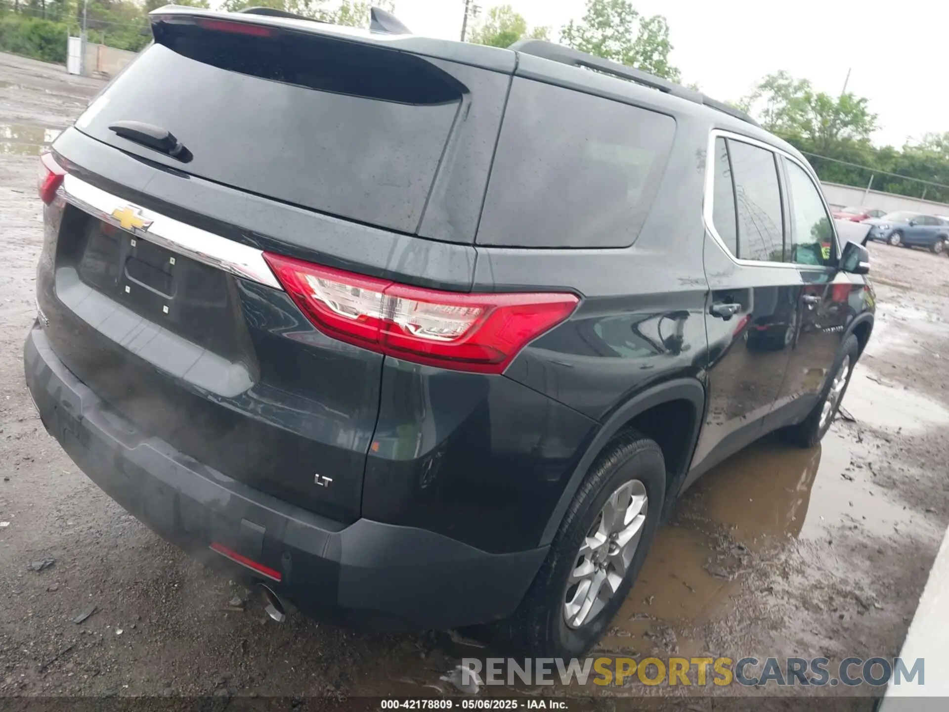 4 Photograph of a damaged car 1GNERGKW2KJ225269 CHEVROLET TRAVERSE 2019