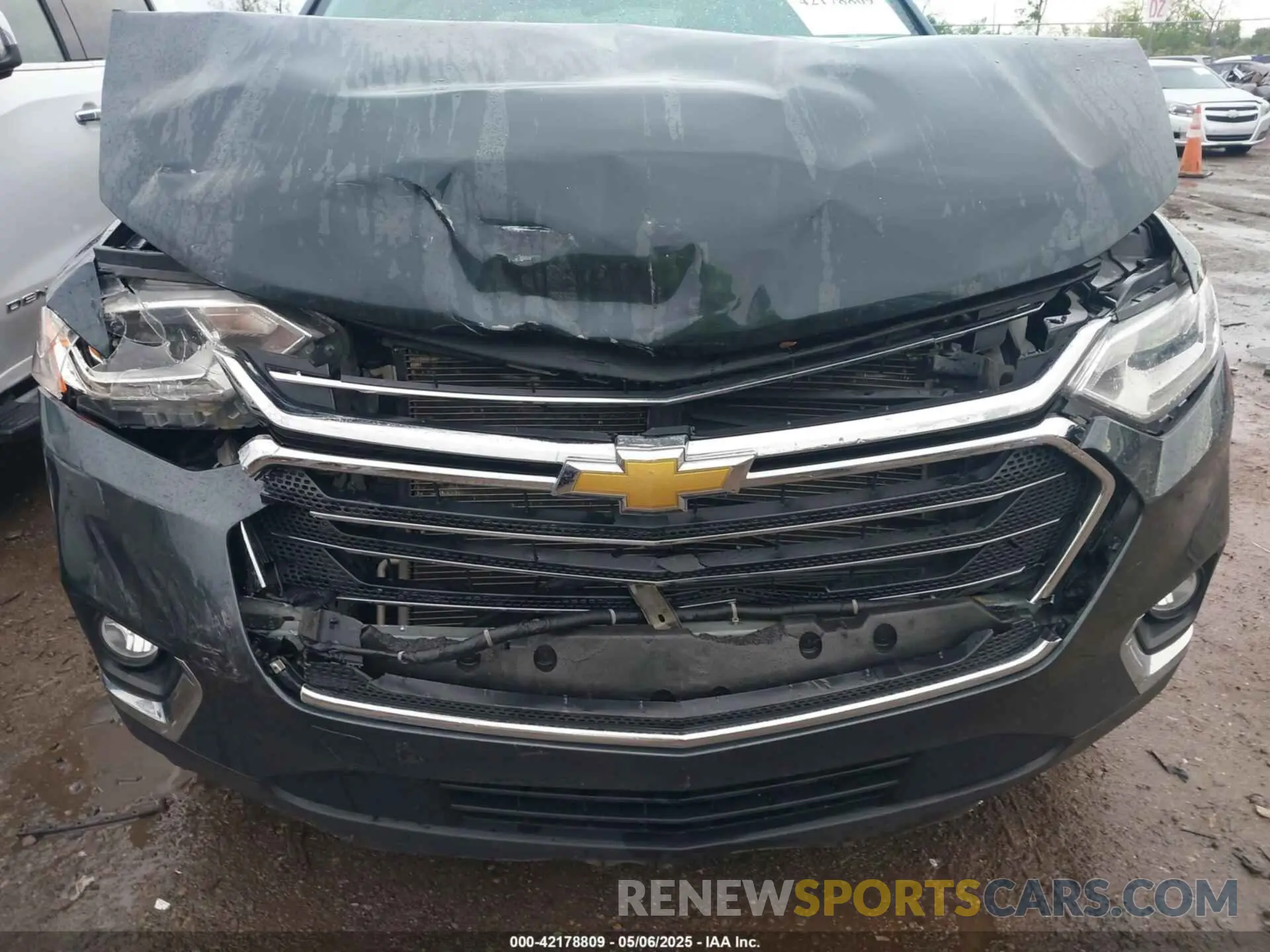 6 Photograph of a damaged car 1GNERGKW2KJ225269 CHEVROLET TRAVERSE 2019