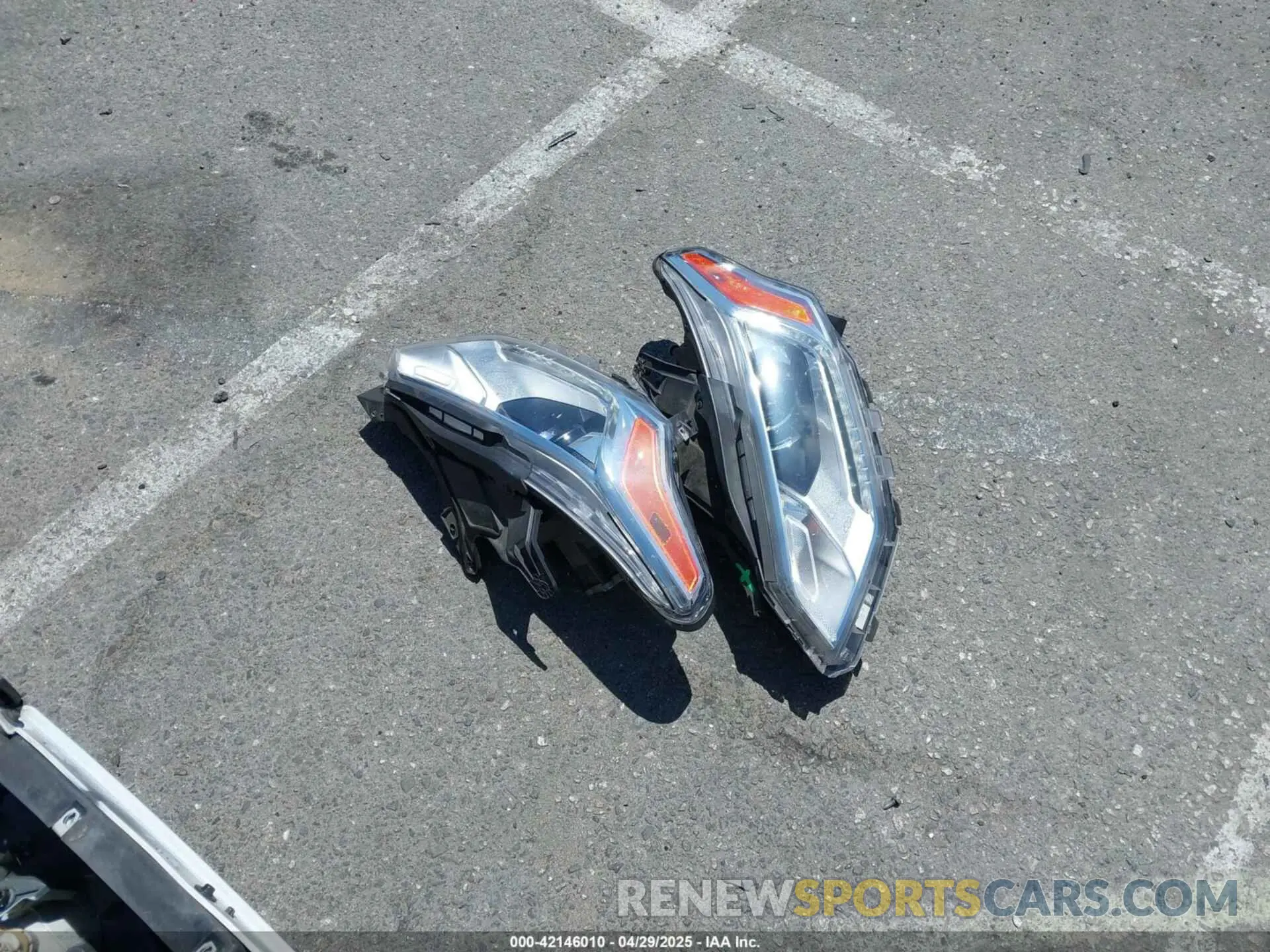 12 Photograph of a damaged car 1GNERGKW2KJ238457 CHEVROLET TRAVERSE 2019