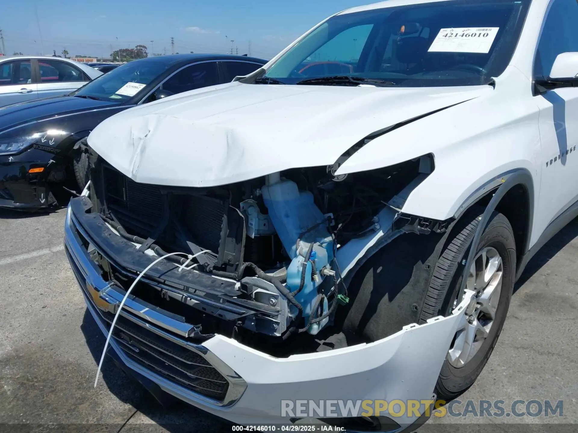 6 Photograph of a damaged car 1GNERGKW2KJ238457 CHEVROLET TRAVERSE 2019