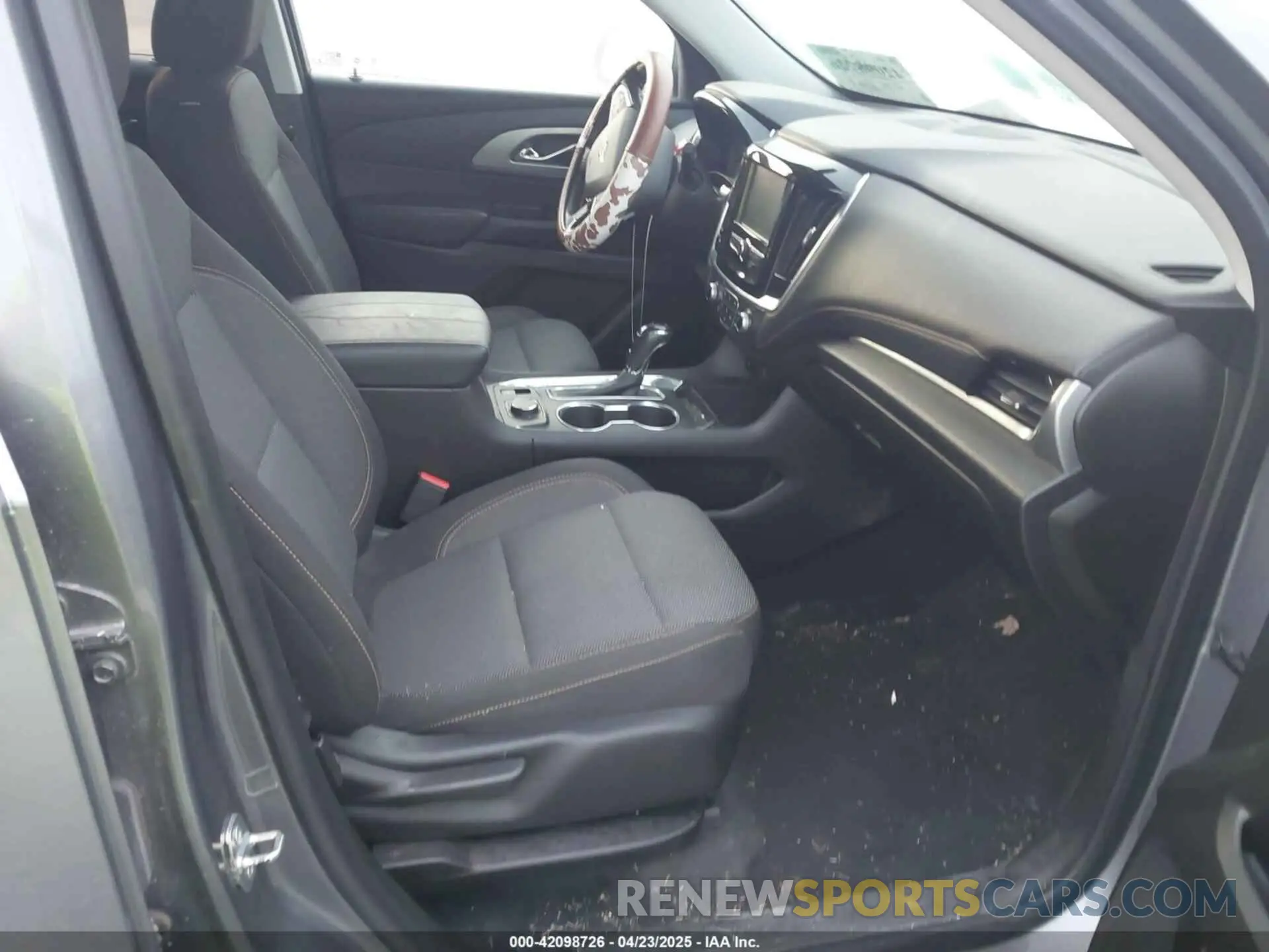 6 Photograph of a damaged car 1GNERGKW2KJ272317 CHEVROLET TRAVERSE 2019