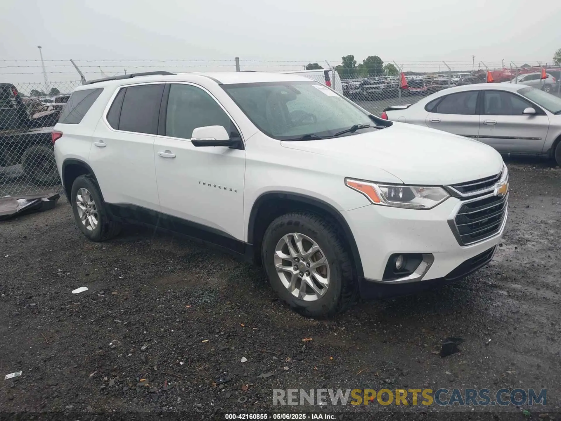 1 Photograph of a damaged car 1GNERGKW2KJ279929 CHEVROLET TRAVERSE 2019