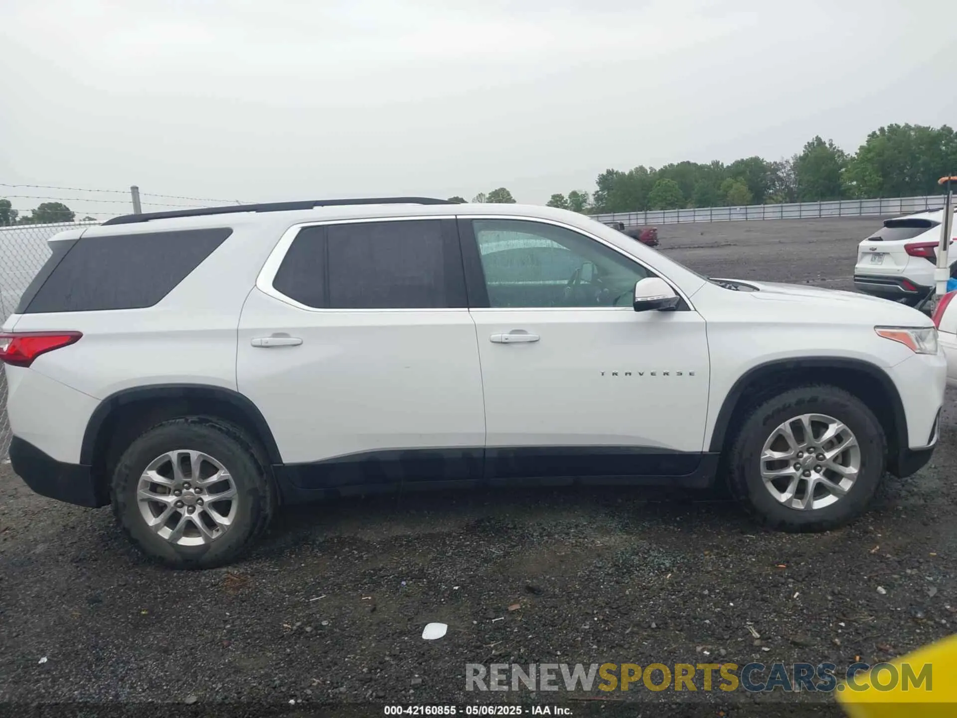 13 Photograph of a damaged car 1GNERGKW2KJ279929 CHEVROLET TRAVERSE 2019
