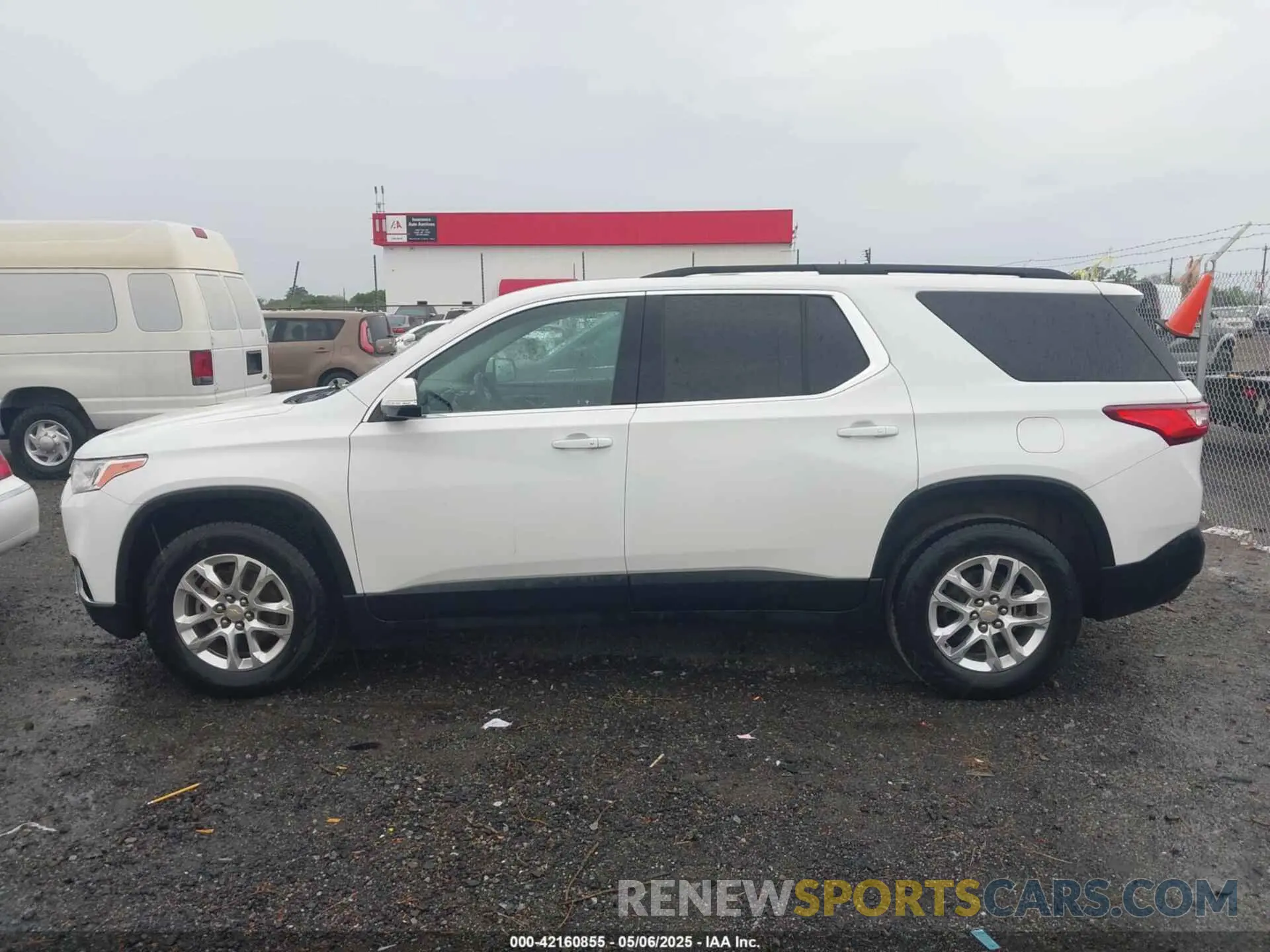 14 Photograph of a damaged car 1GNERGKW2KJ279929 CHEVROLET TRAVERSE 2019