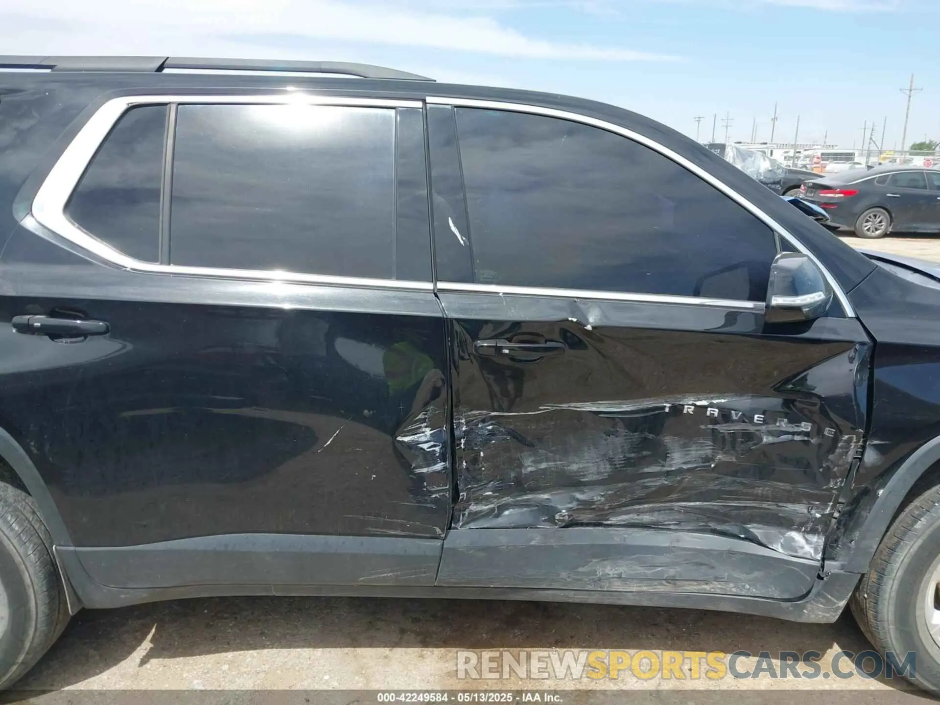 13 Photograph of a damaged car 1GNERGKW2KJ283981 CHEVROLET TRAVERSE 2019