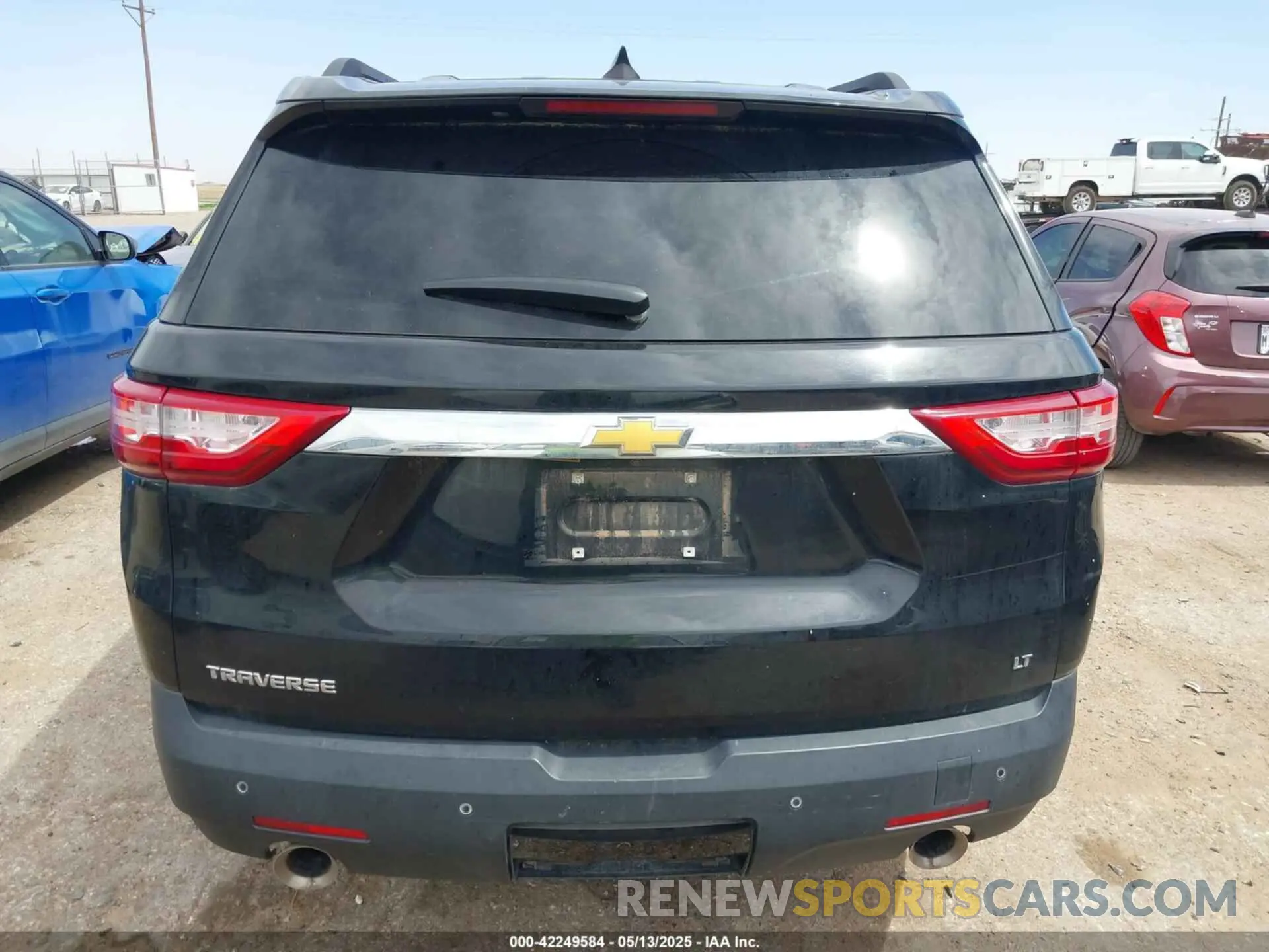 16 Photograph of a damaged car 1GNERGKW2KJ283981 CHEVROLET TRAVERSE 2019