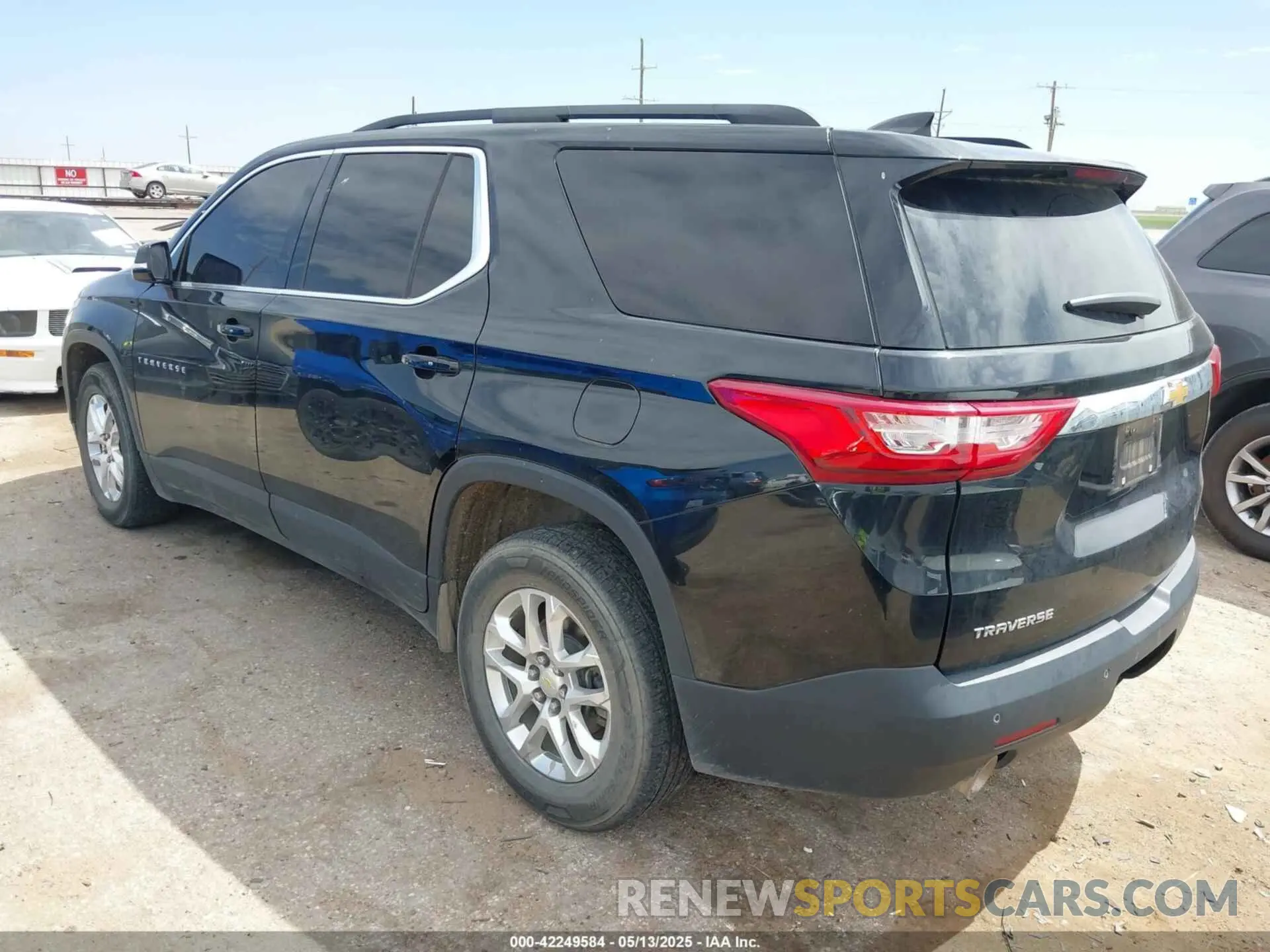 3 Photograph of a damaged car 1GNERGKW2KJ283981 CHEVROLET TRAVERSE 2019