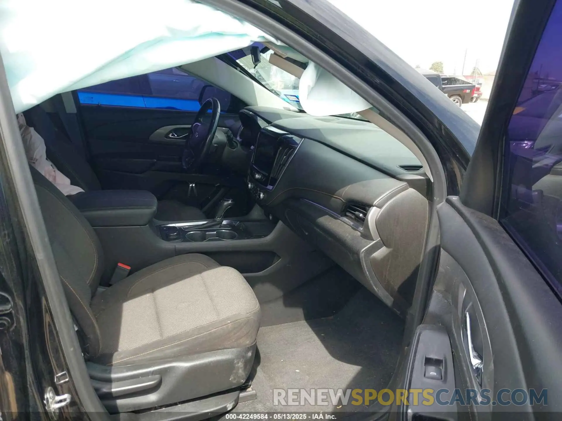 5 Photograph of a damaged car 1GNERGKW2KJ283981 CHEVROLET TRAVERSE 2019