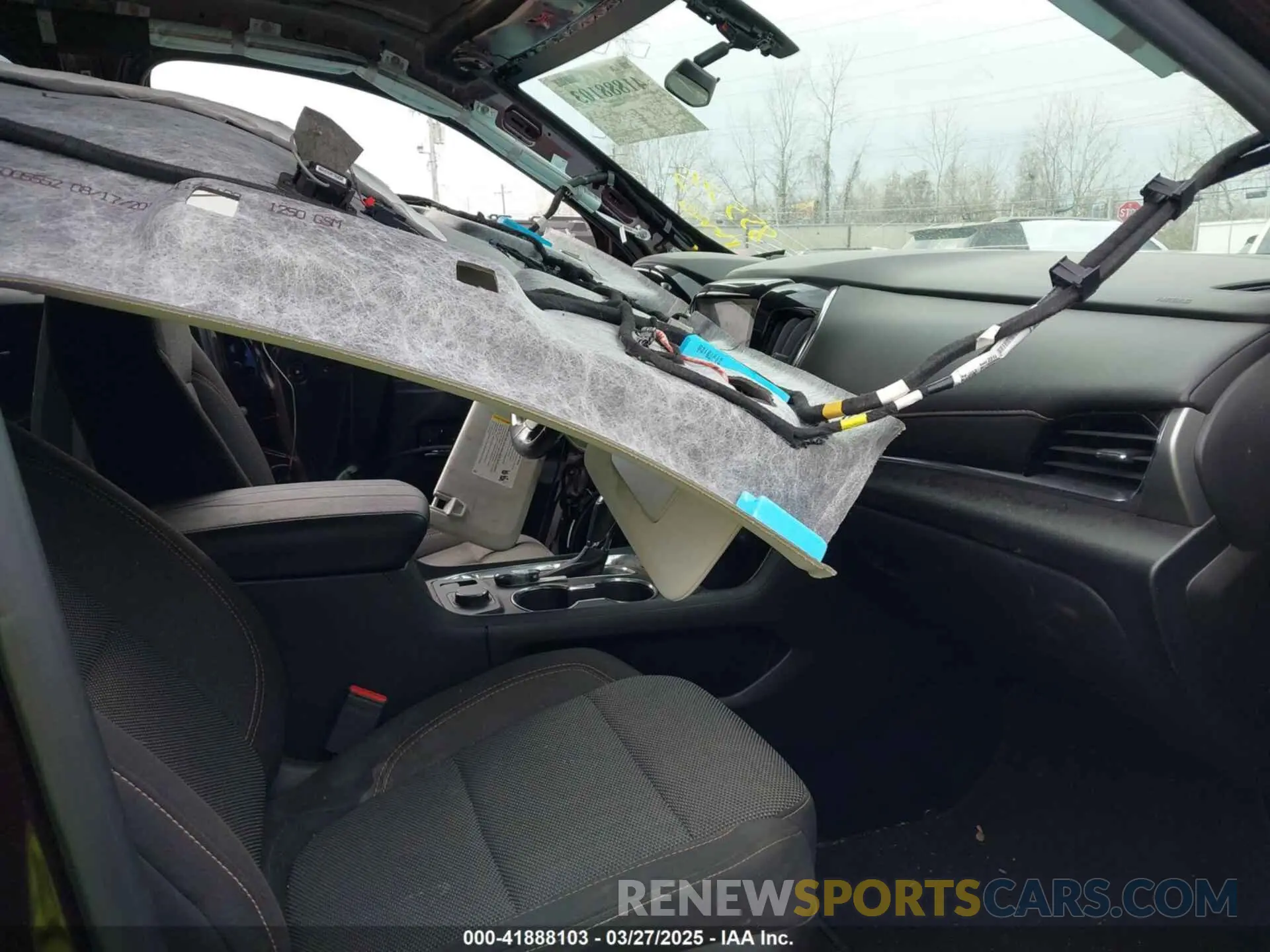 5 Photograph of a damaged car 1GNERGKW3KJ155278 CHEVROLET TRAVERSE 2019