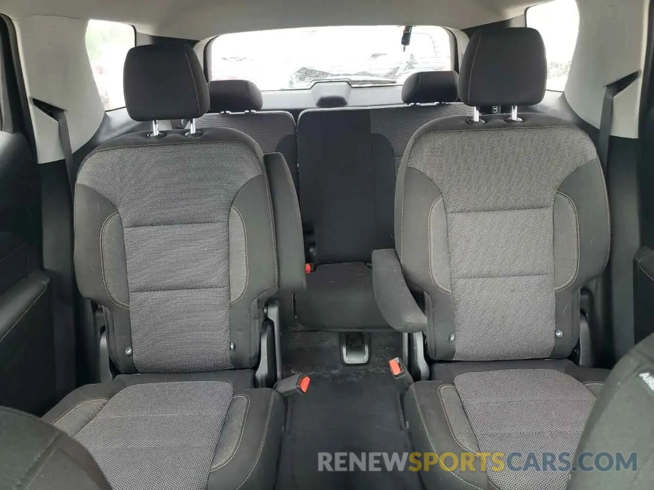 10 Photograph of a damaged car 1GNERGKW3KJ181055 CHEVROLET TRAVERSE 2019
