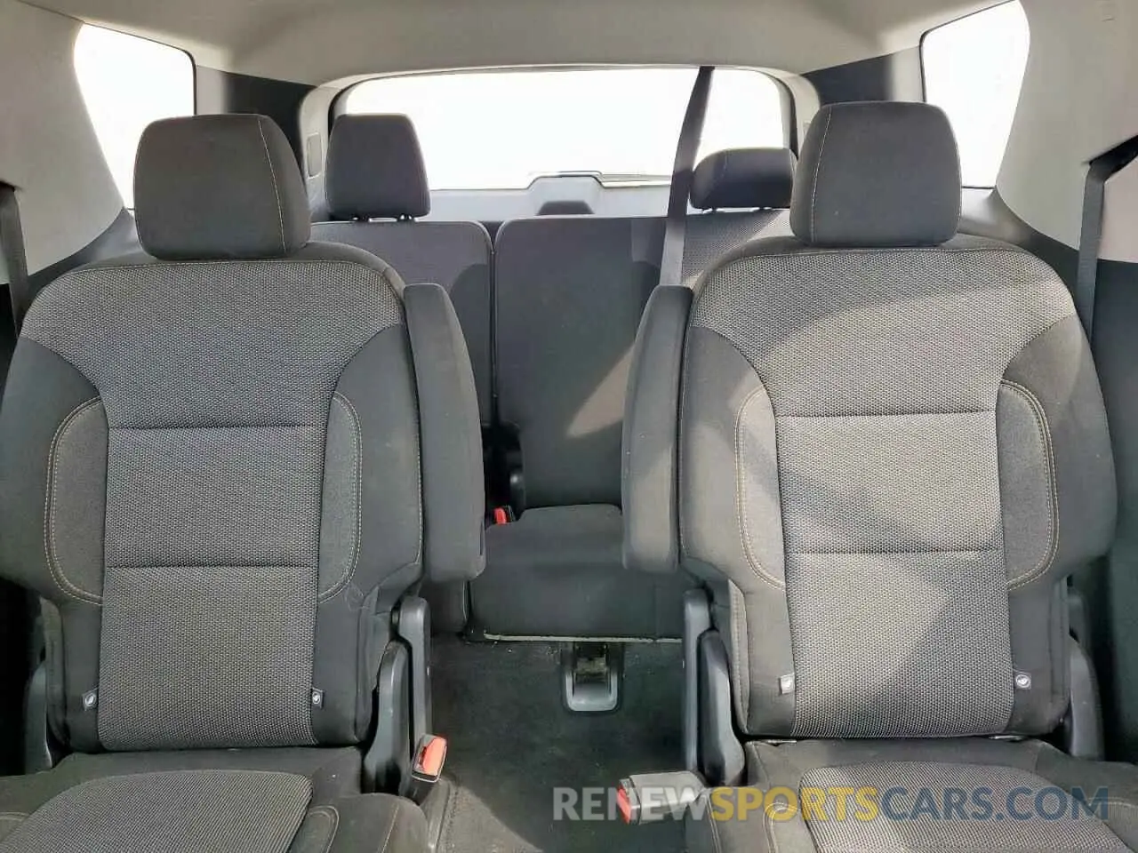 10 Photograph of a damaged car 1GNERGKW3KJ201899 CHEVROLET TRAVERSE 2019