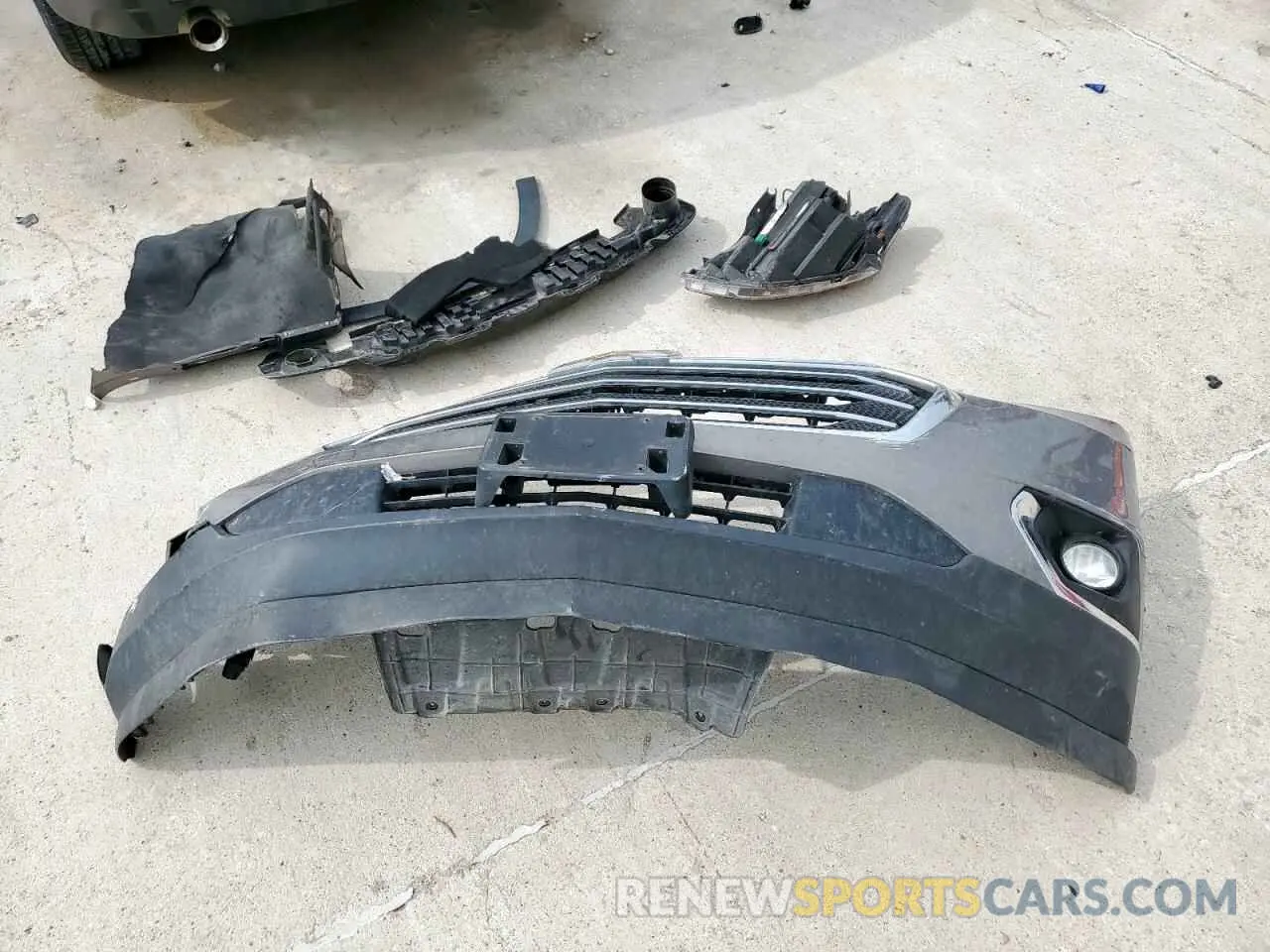 13 Photograph of a damaged car 1GNERGKW3KJ201899 CHEVROLET TRAVERSE 2019