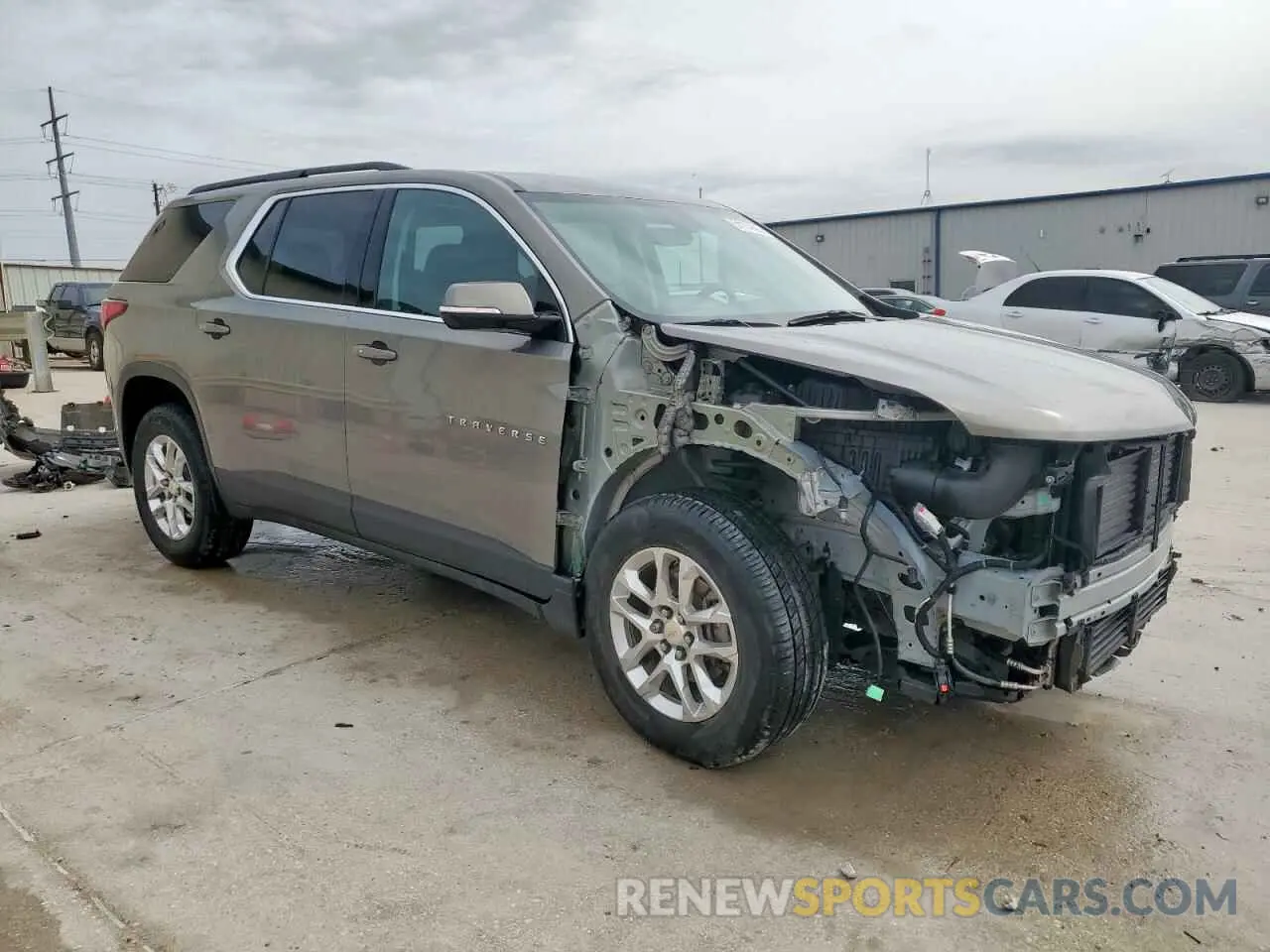 4 Photograph of a damaged car 1GNERGKW3KJ201899 CHEVROLET TRAVERSE 2019
