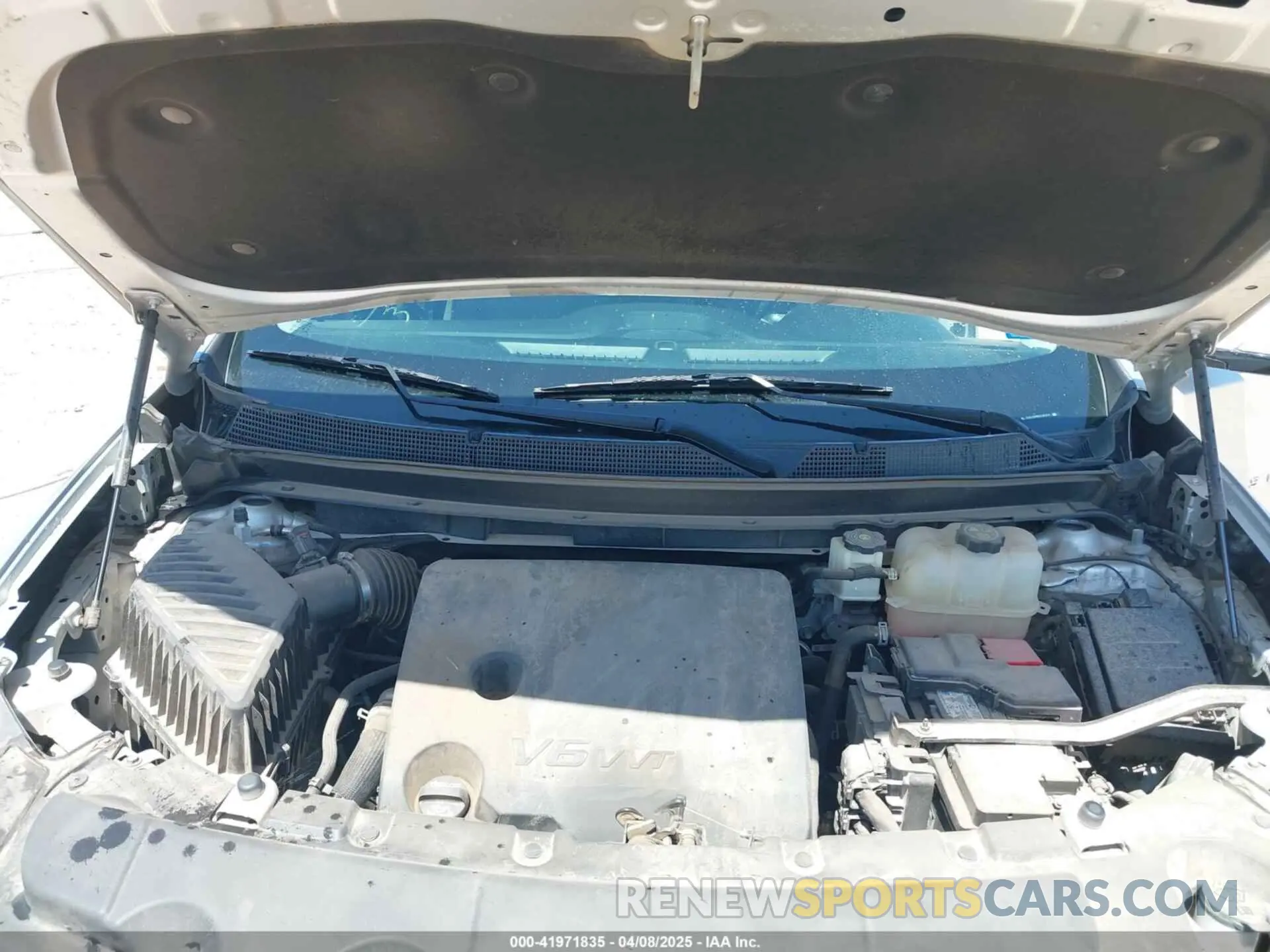 10 Photograph of a damaged car 1GNERGKW3KJ263075 CHEVROLET TRAVERSE 2019