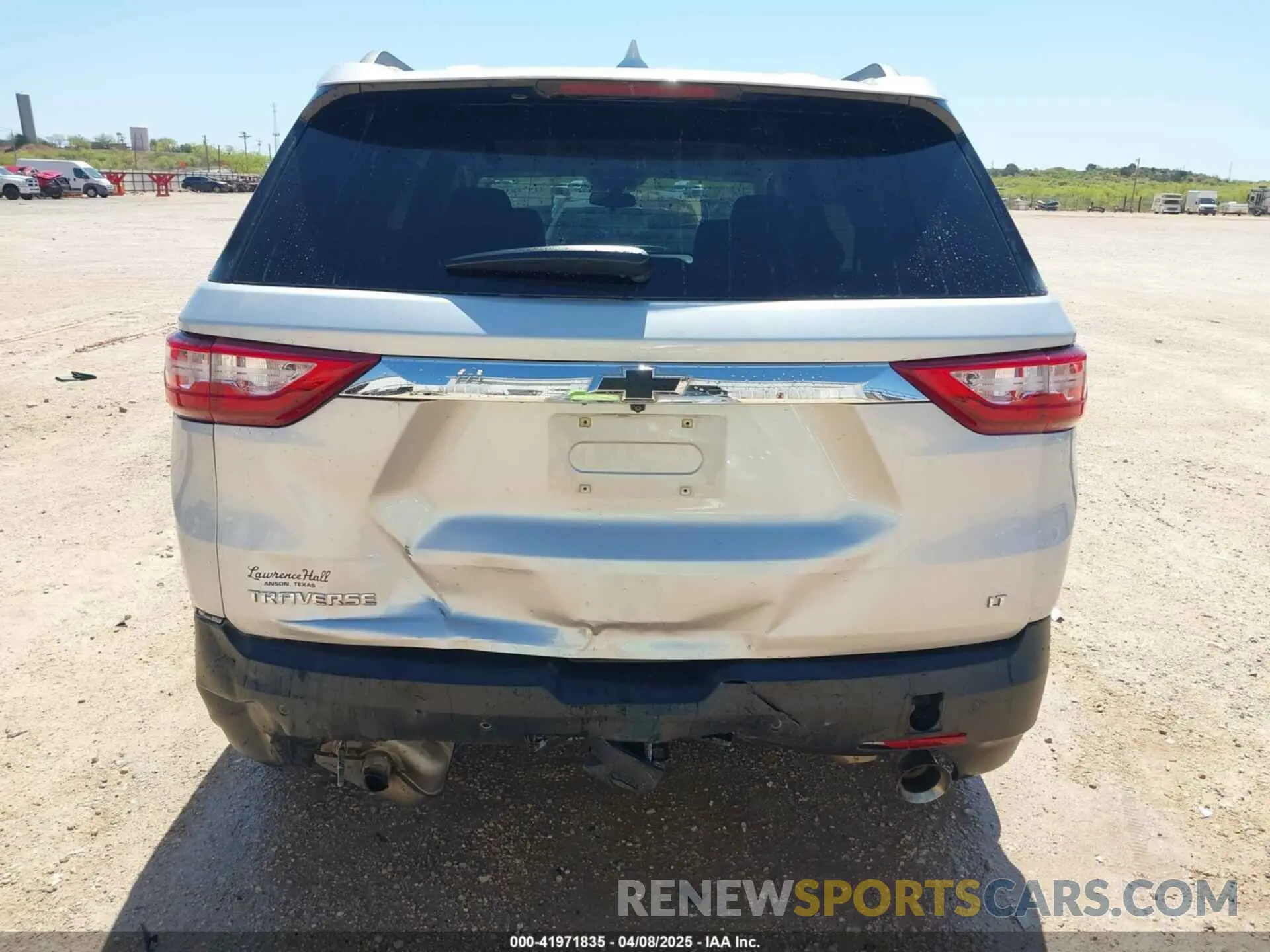 17 Photograph of a damaged car 1GNERGKW3KJ263075 CHEVROLET TRAVERSE 2019