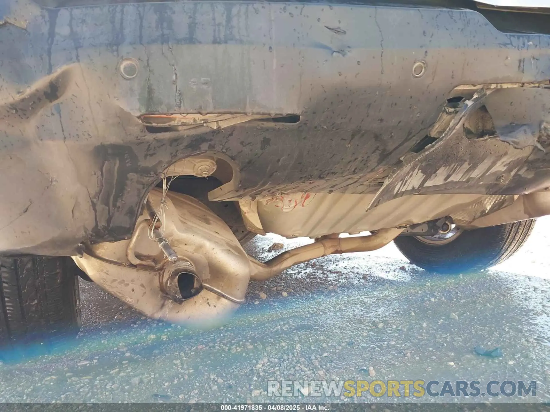 18 Photograph of a damaged car 1GNERGKW3KJ263075 CHEVROLET TRAVERSE 2019